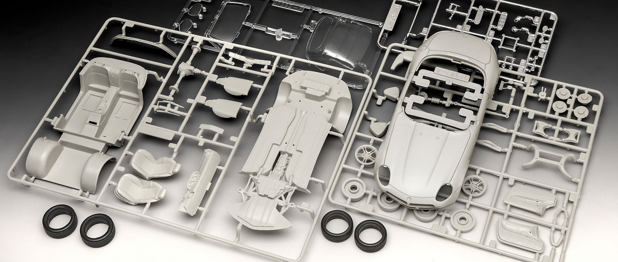 Maqueta James Bond BMW Z8 con accesorios básicos Revell 8