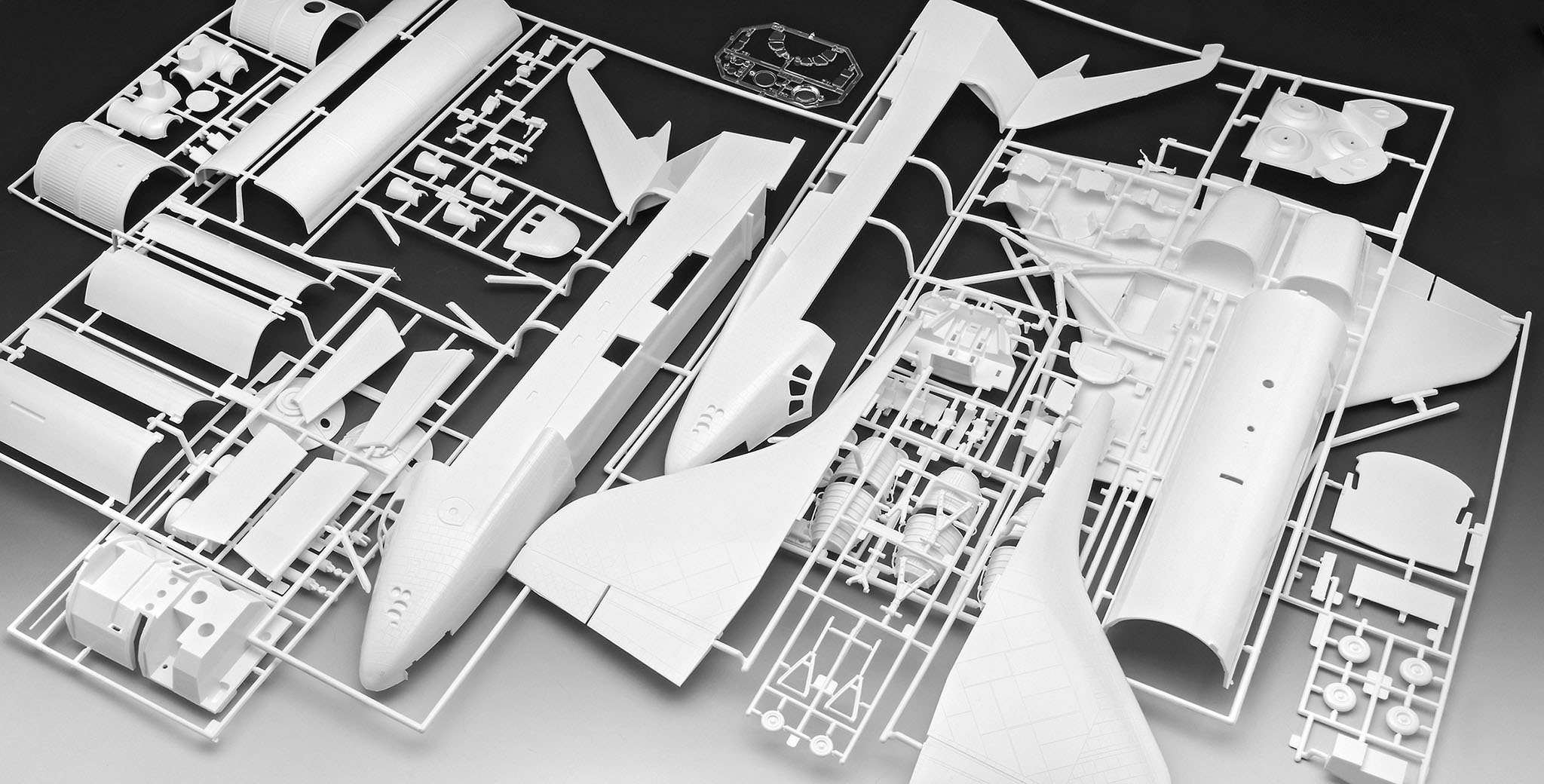 Maqueta Transbordador Espacial 40º Aniversario con accesorios básicos Revell 4