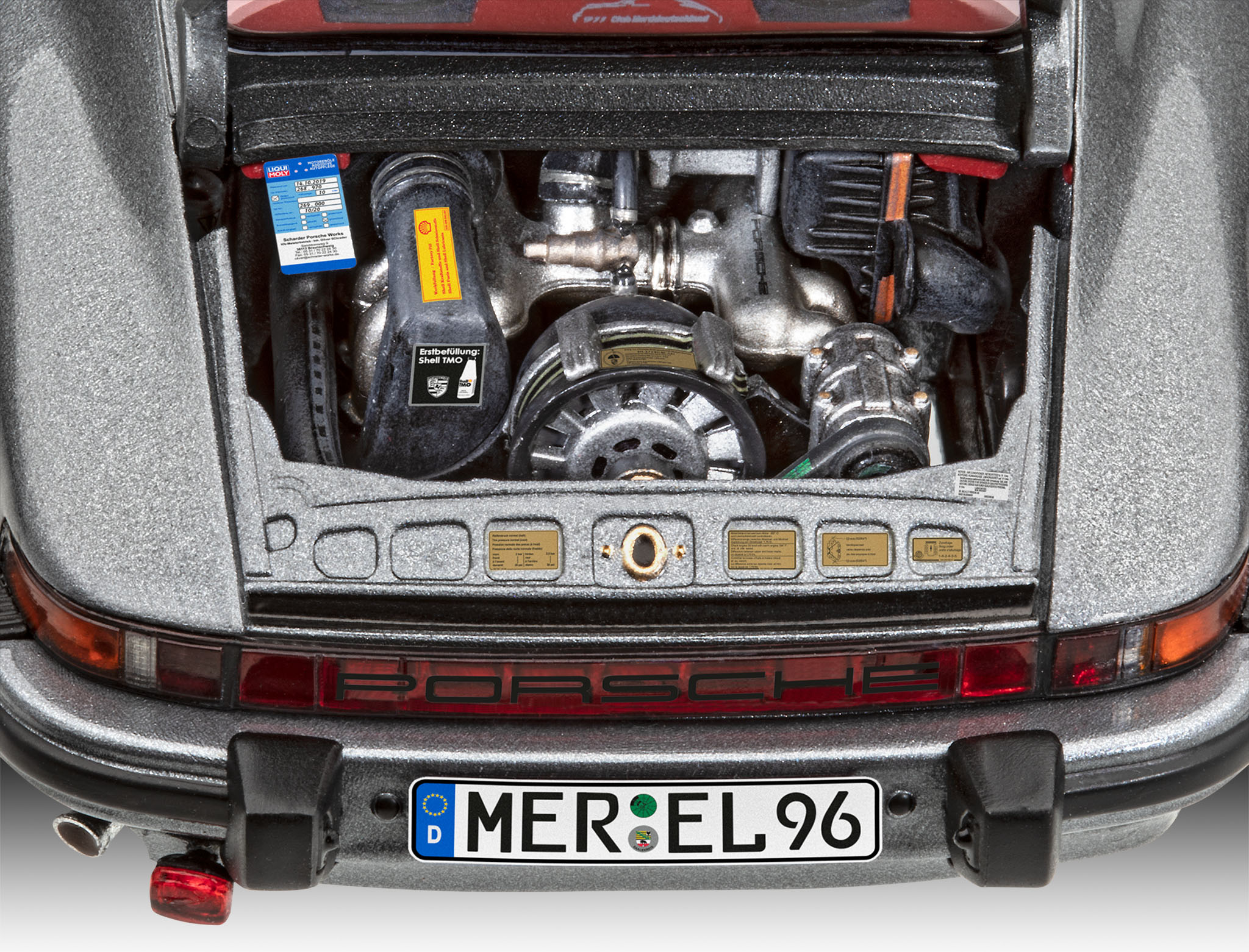 Imagen 5 de Maqueta Set Porsche 911 Carrera 3.2 Coupé G-Model con accesorios básicos Revell