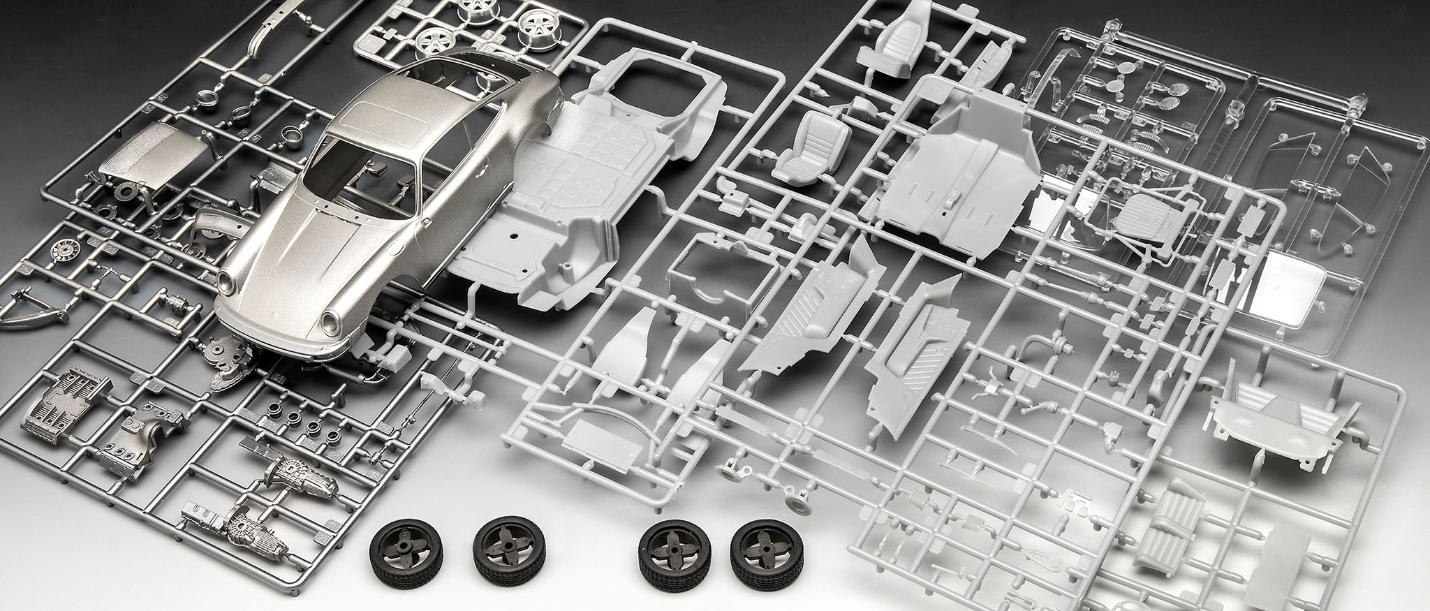 Imagen 8 de Maqueta Set Porsche 911 Carrera 3.2 Coupé G-Model con accesorios básicos Revell