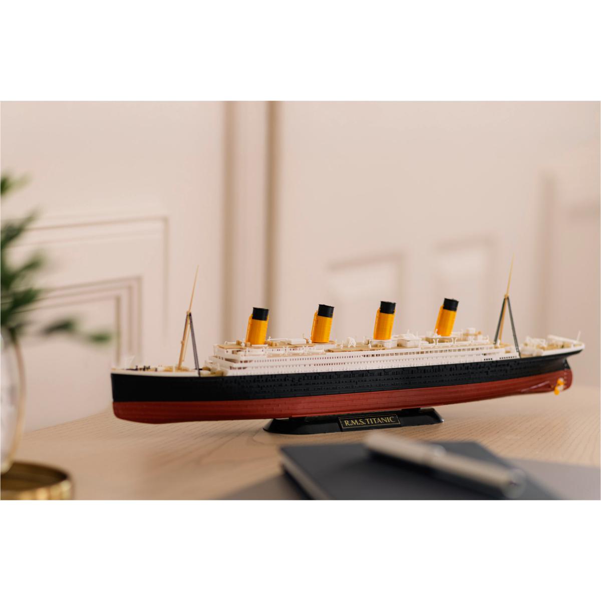 Imagen 19 de Maqueta de montaje a presión Sistema Click System prepintada escala 1:600 con 156 piezas,adhesivos y peana R.M.S.Titanic Revell