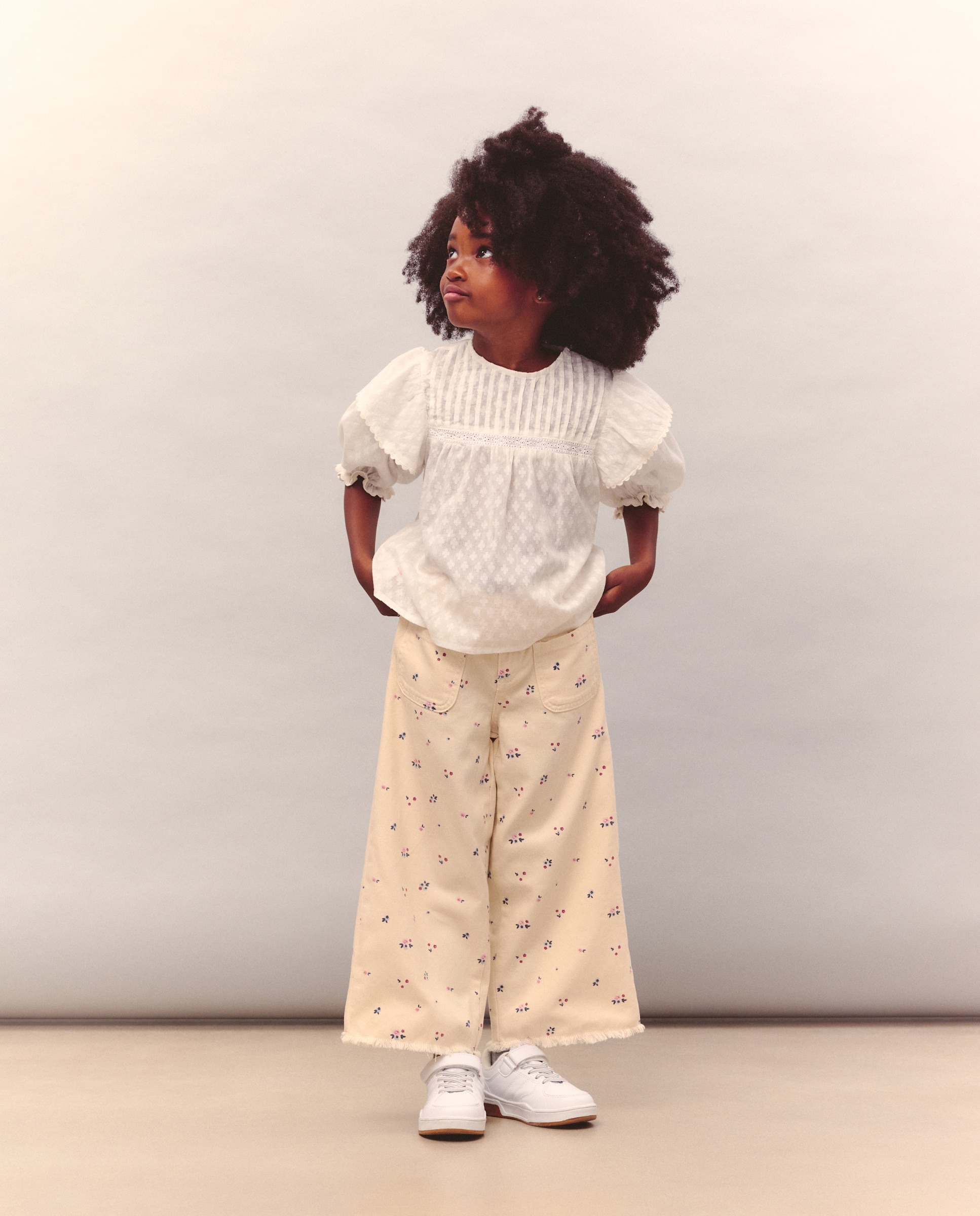 Blusa de Manga Comprida Romântica com Pregas e Folho no Ombro Branco-marfim-2