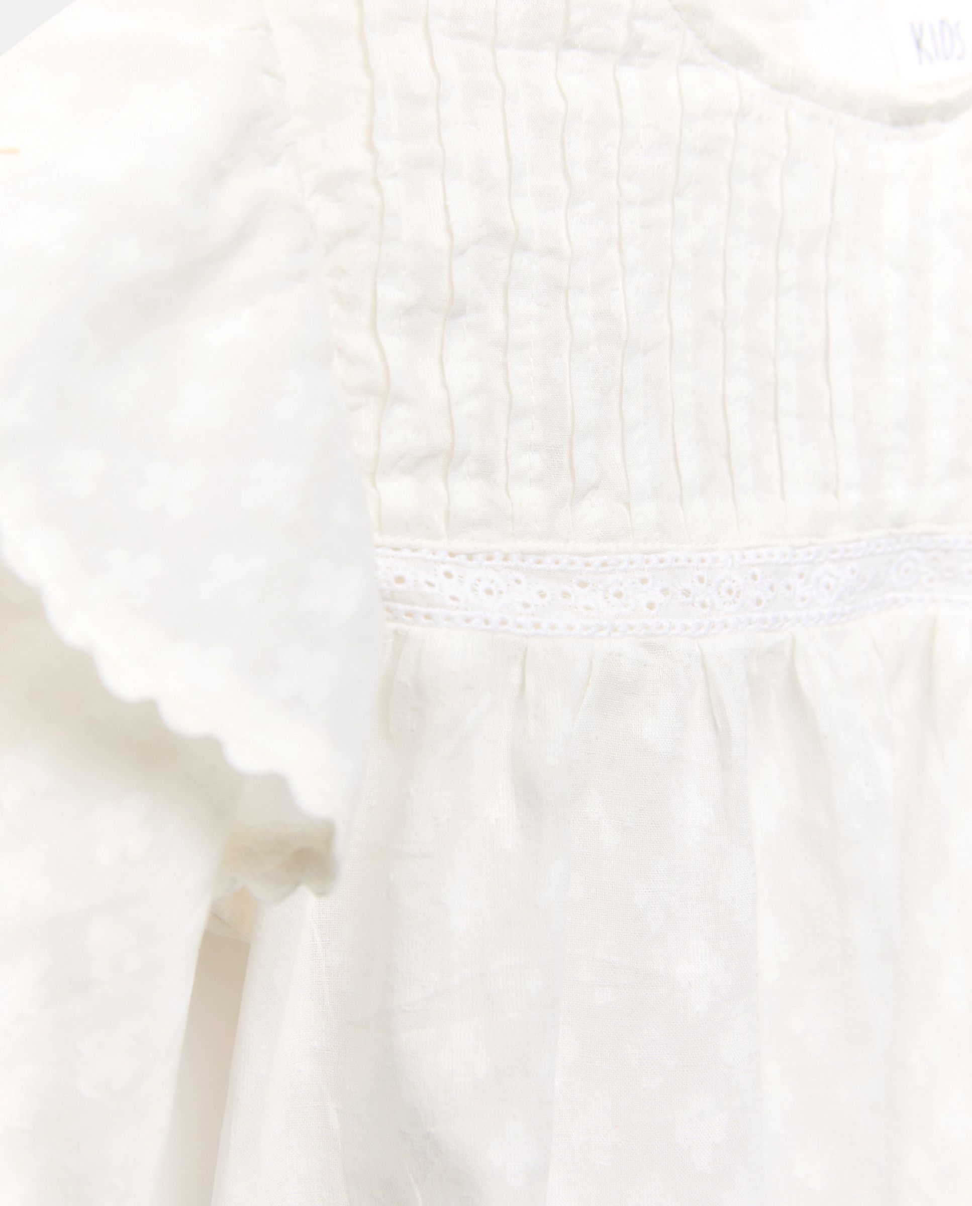 Blusa de Manga Comprida Romântica com Pregas e Folho no Ombro Branco-marfim-5