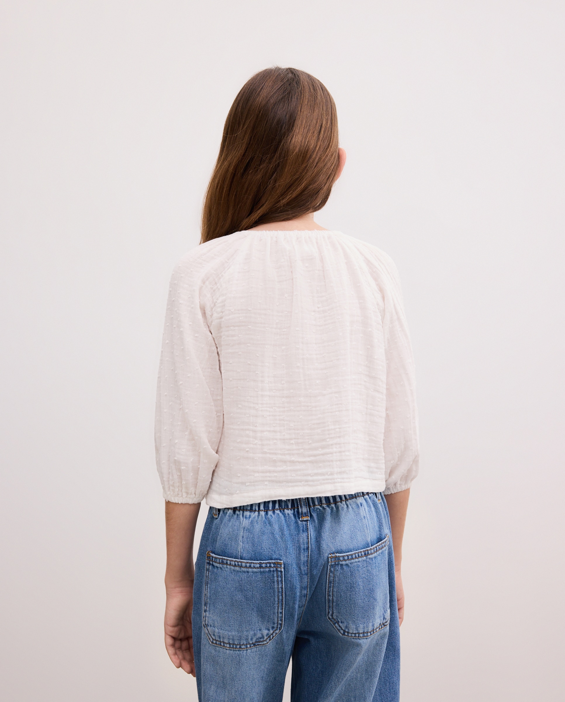 Blusa de Criança com Manga Comprida Fantasia em Chiffon Duplo com Plumetti e Fecho à Frente com Laços Branco-3