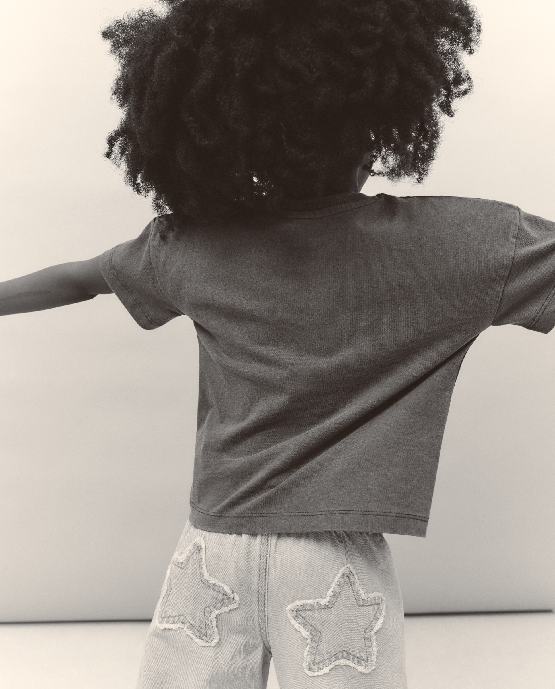 T-shirt de Manga Curta às Riscas e com Malmequeres Cinzento-4