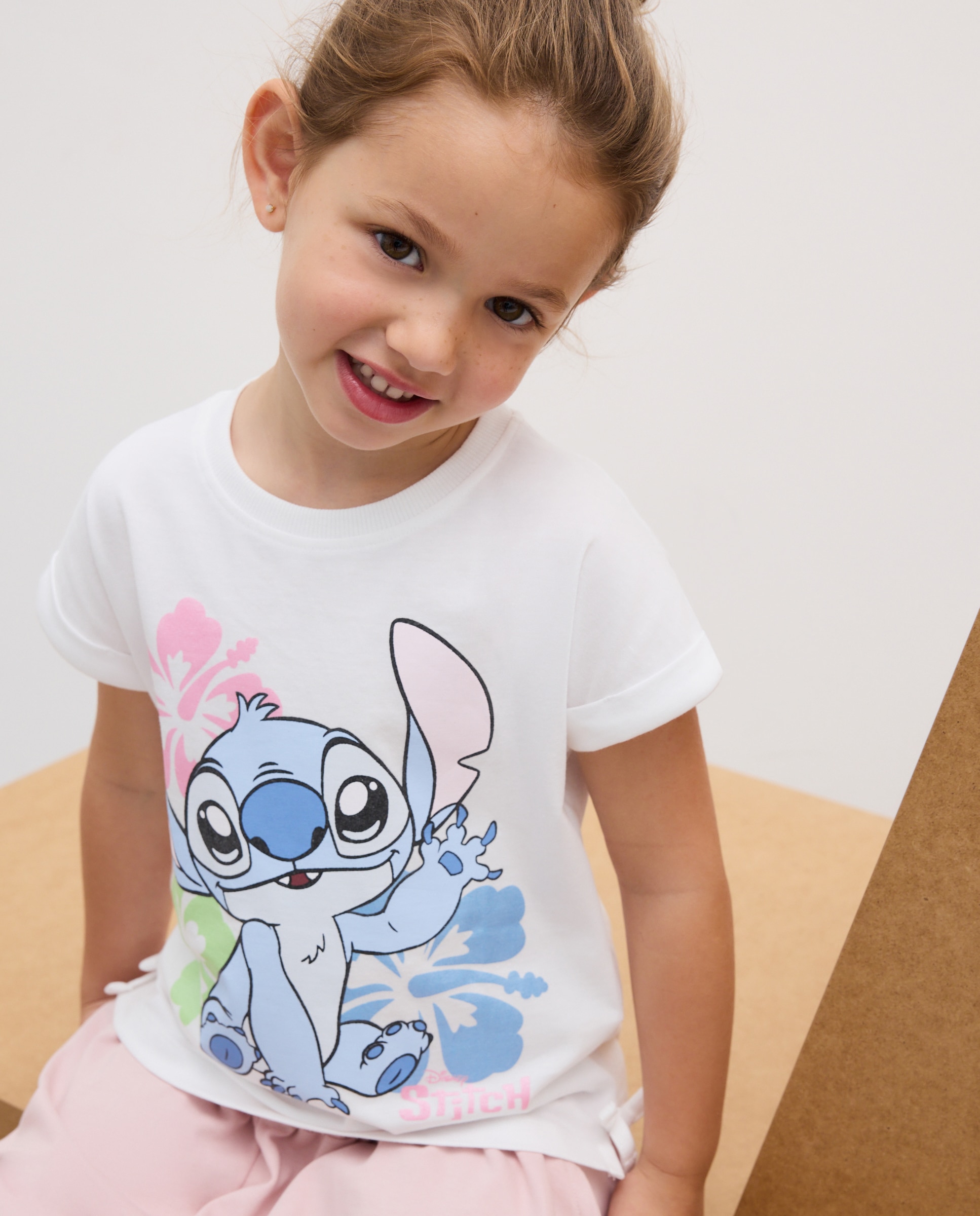 Camiseta de niña manga corta licencia print posicional STITCH con UPSON y lazos laterales - Kids El Corte Inglés - Blanco Blanco-1