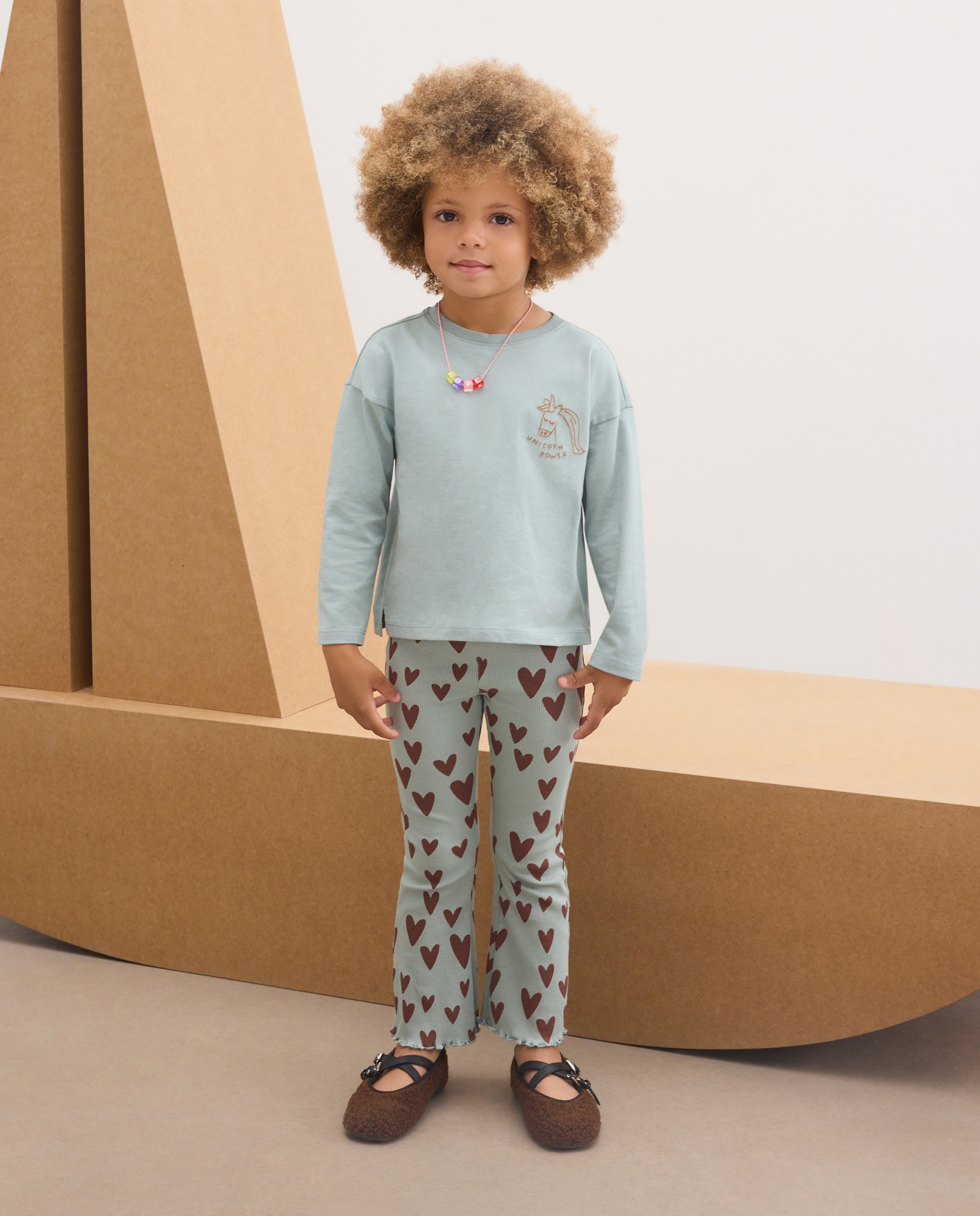 Imagen 2 de Camiseta manga larga lisa con pequeño bordado en pecho lateral gato de niña - Kids El Corte Inglés - Verde Verde