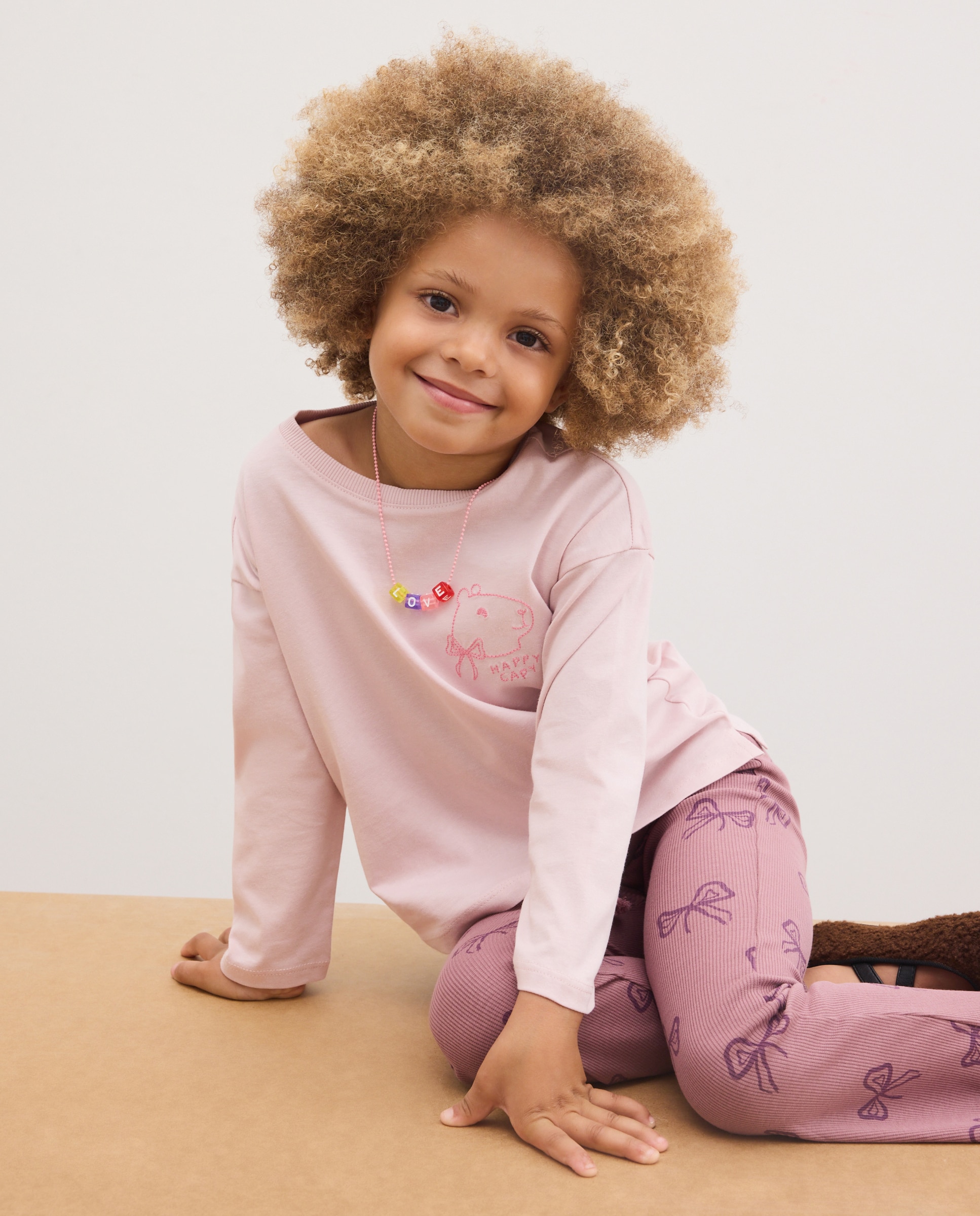 Imagen 2 de Camiseta manga larga lisa con pequeño bordado en pecho lateral gato de niña - Kids El Corte Inglés - 200 Rosa 200 Rosa