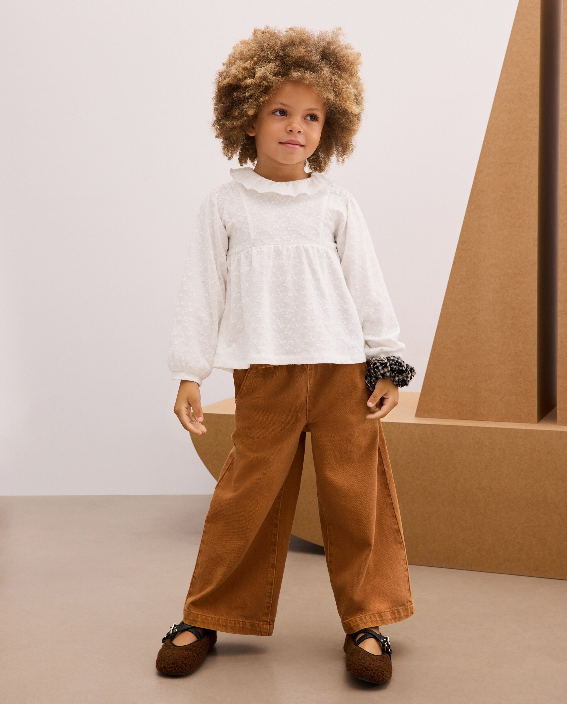 Camiseta romántica all embroidery con cuello volante de niña - Kids El Corte Inglés - Blanco roto Blanco roto-2