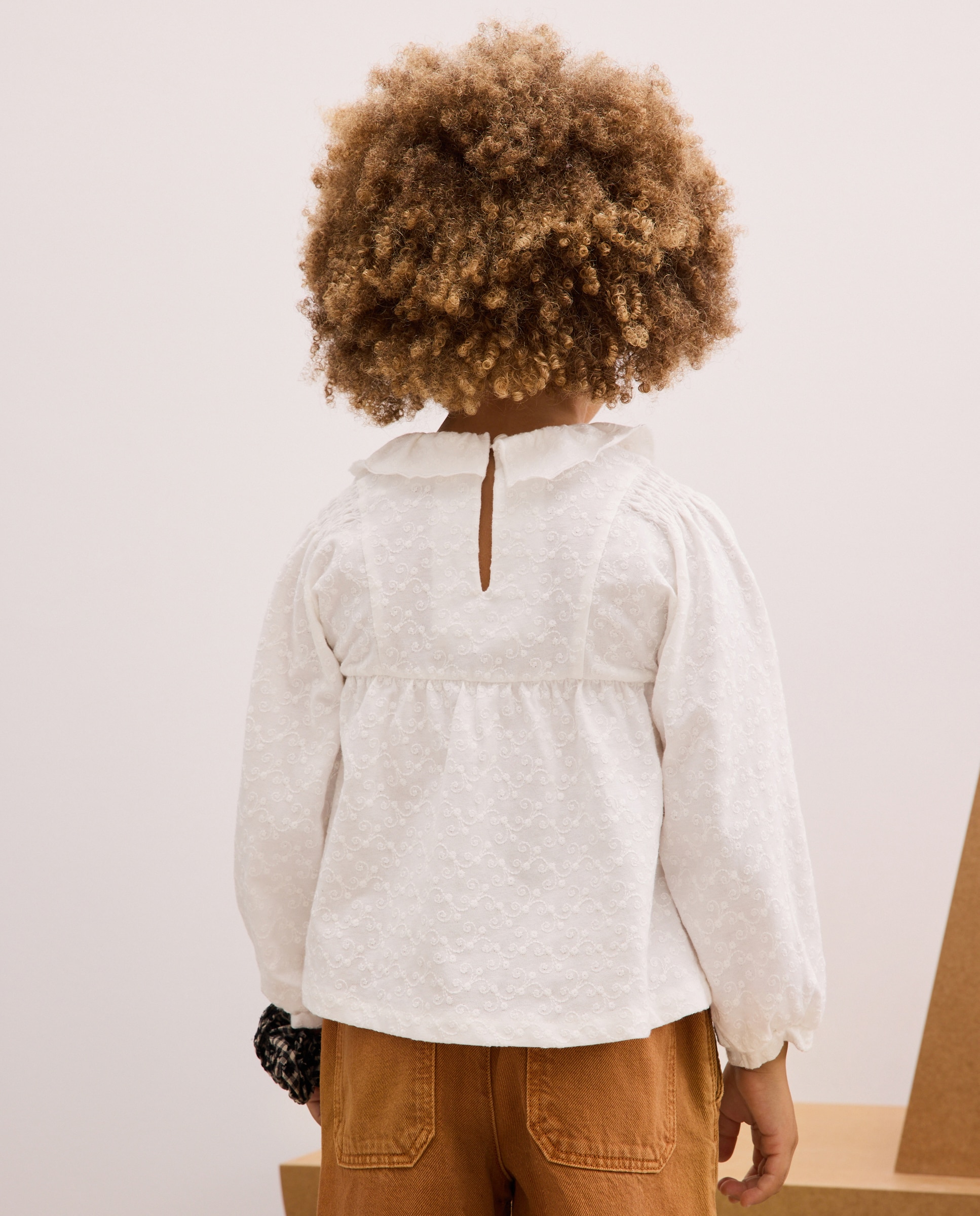 Camiseta romántica all embroidery con cuello volante de niña - Kids El Corte Inglés - Blanco roto Blanco roto-3