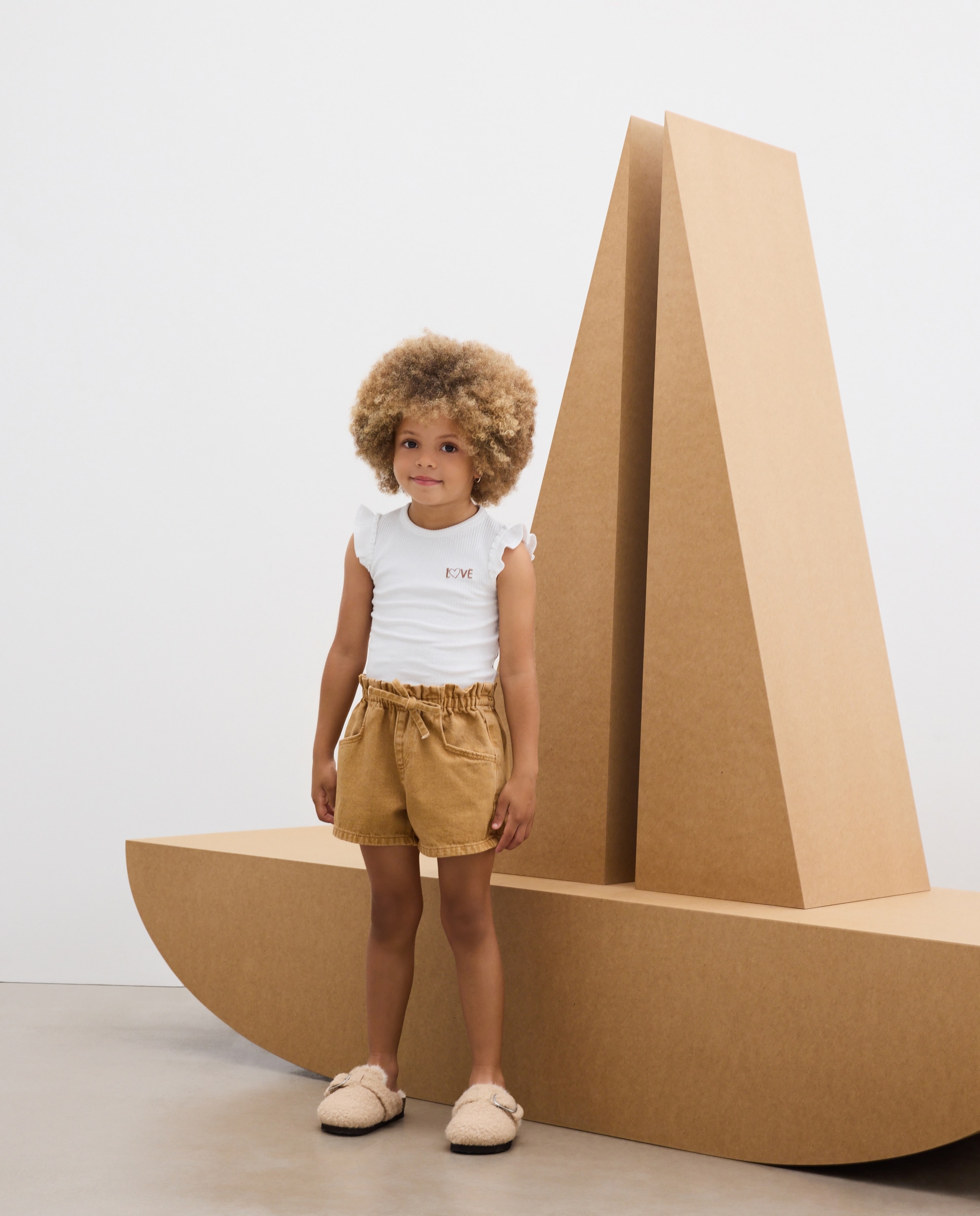Camiseta de niña sin mangas con pequeño bordado lateral en pecho - Kids El Corte Inglés - Blanco roto Blanco roto-2