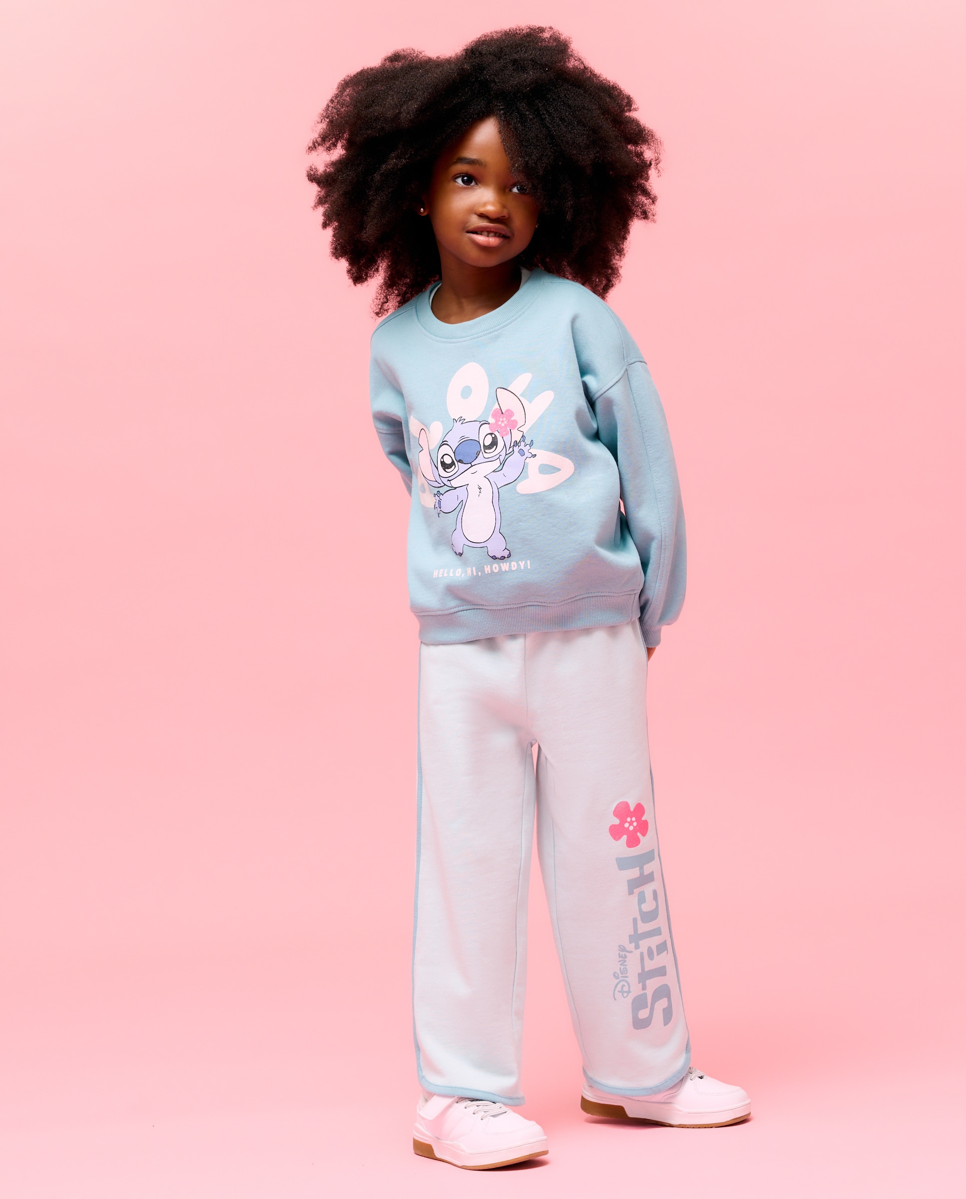 Conjunto com Estampado Stitch: Sweatshirt com Decote Redondo e Calças Largas com Piping em Contraste Kids El Corte Inglés Verde-1