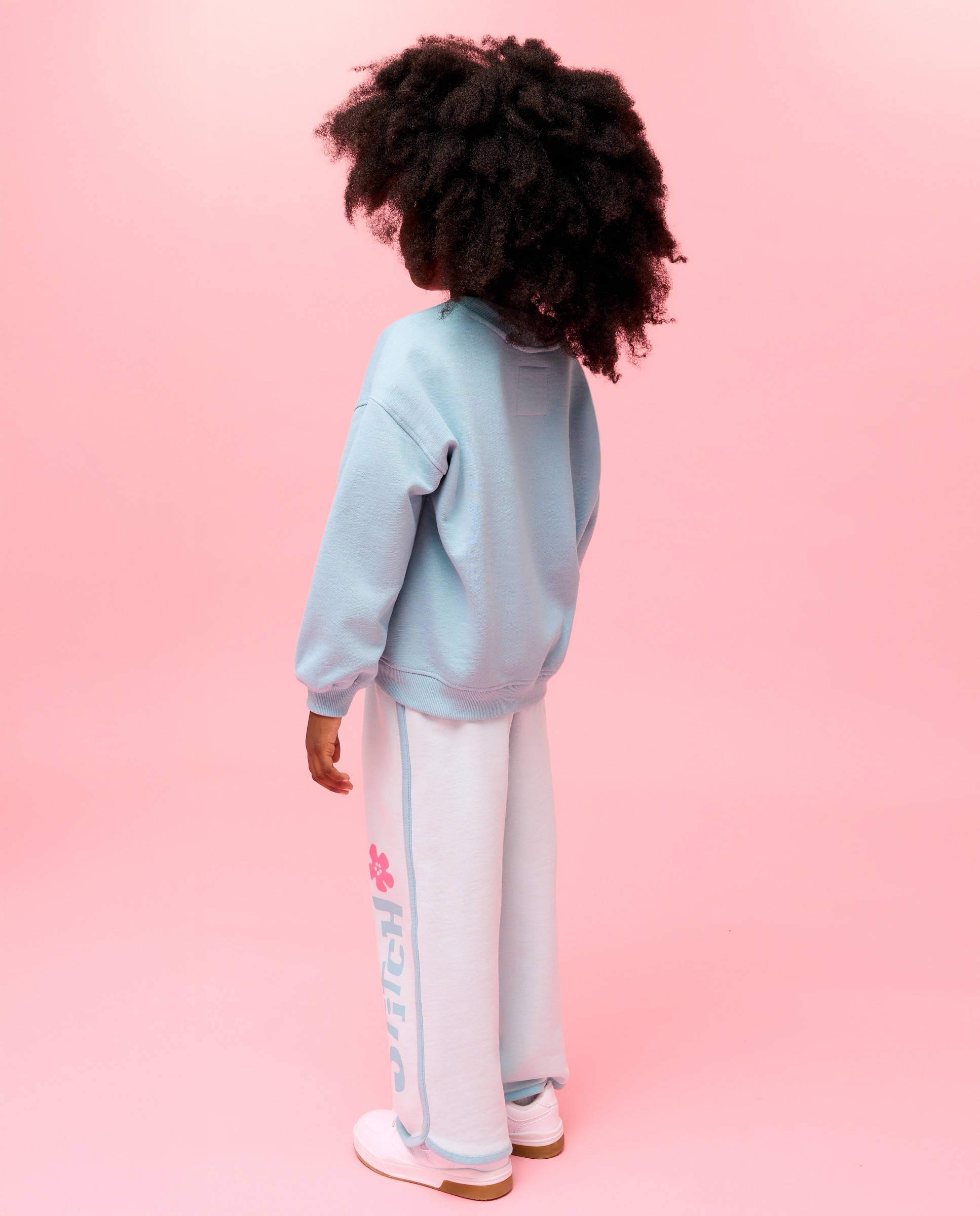 Conjunto com Estampado Stitch: Sweatshirt com Decote Redondo e Calças Largas com Piping em Contraste Kids El Corte Inglés Verde-3