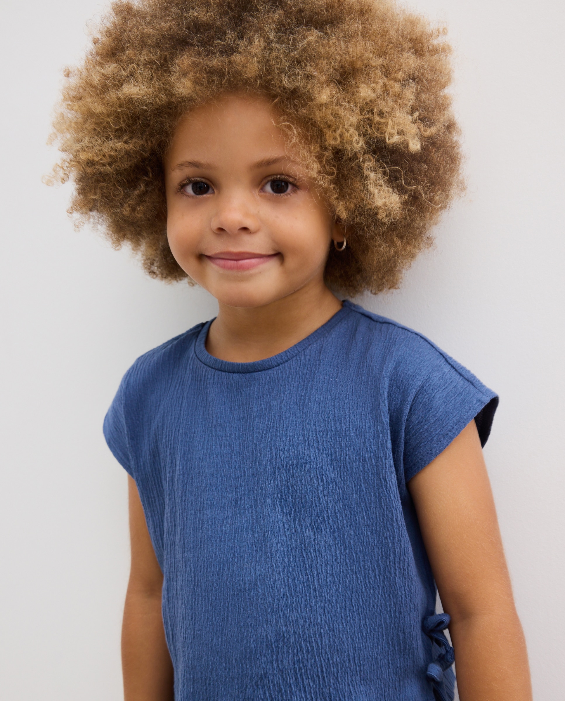 Imagen 2 de Conjunto corto de niña tejido wrinkled con lazos laterales - Kids El Corte Inglés - 400 Azul 400 Azul