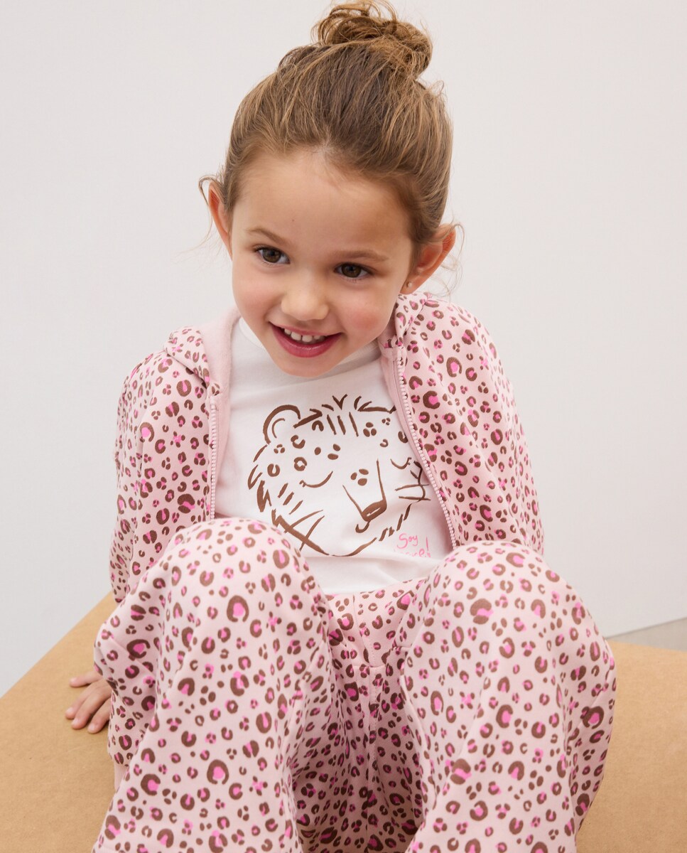 Imagen 1 de Conjunto tres piezas fantasía sudadera abierta capucha all over print y pantalón all over print print animal de niña Rosa