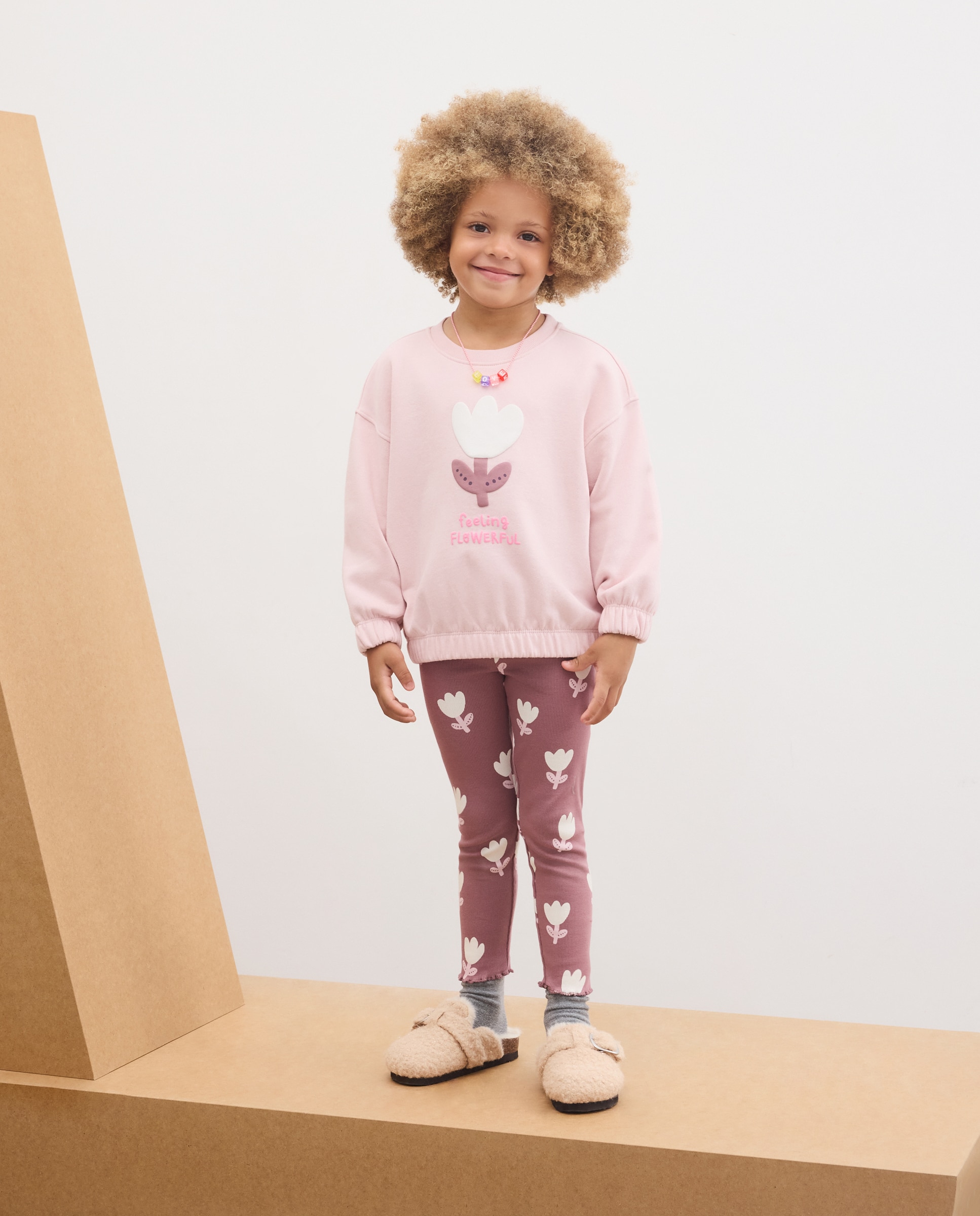 Imagem 0 de Conjunto de 2 peças de Criança com Sweatshirt e Estampado Posicional de Tulipa e Leggings Canelados com Estampado All Over