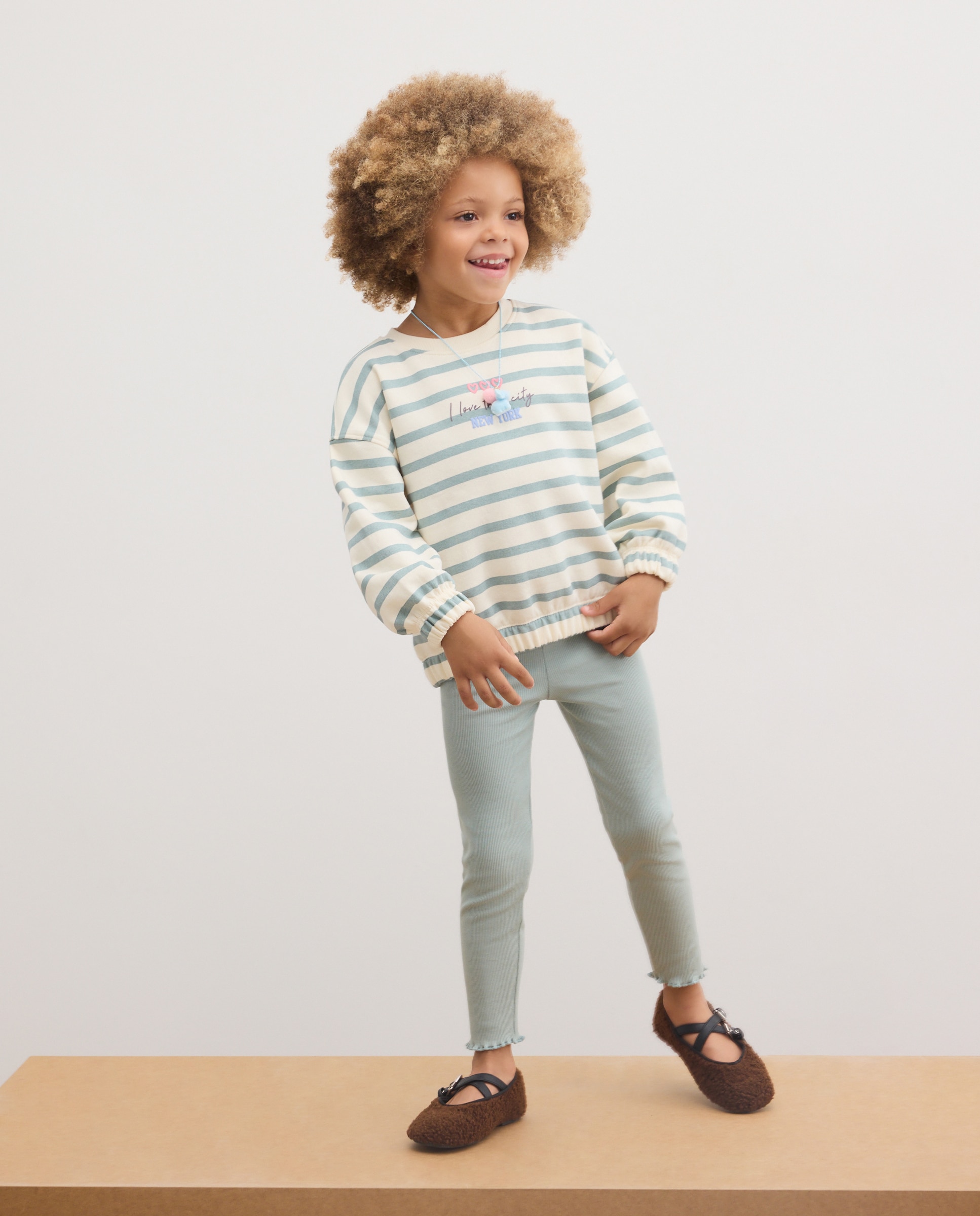 Imagem 0 de Conjunto de 2 Peças de Criança com Sweatshirt às Riscas e Mini Estampado Posicional com Leggings Caneladas