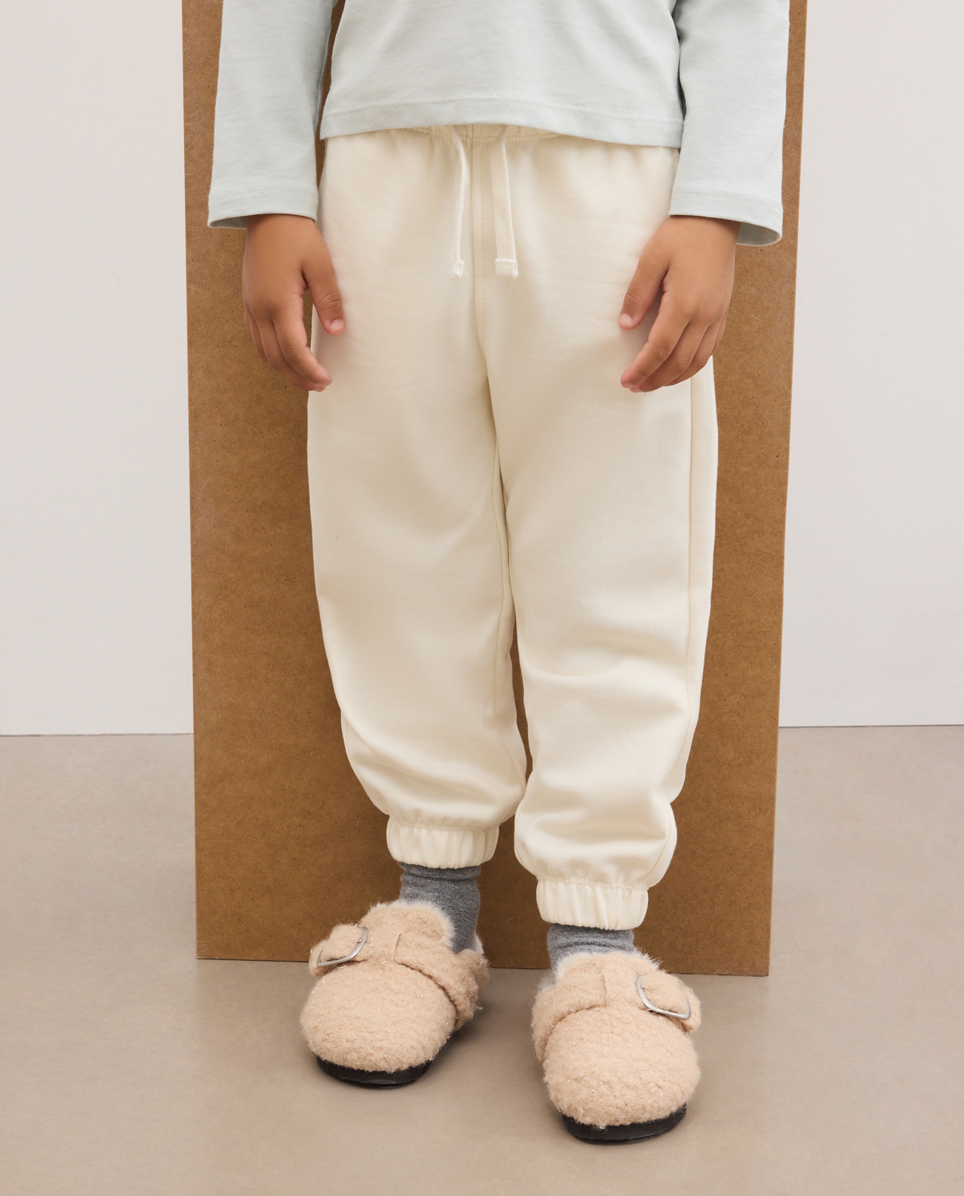 Imagen 2 de Pantalón felpa básica de niña - Kids El Corte Inglés - 120 Crudo 120 Crudo
