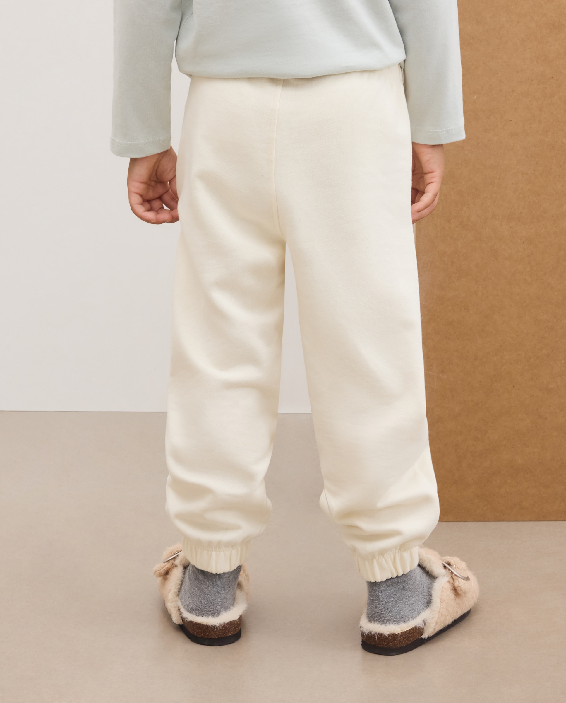 Imagen 3 de Pantalón felpa básica de niña - Kids El Corte Inglés - 120 Crudo 120 Crudo