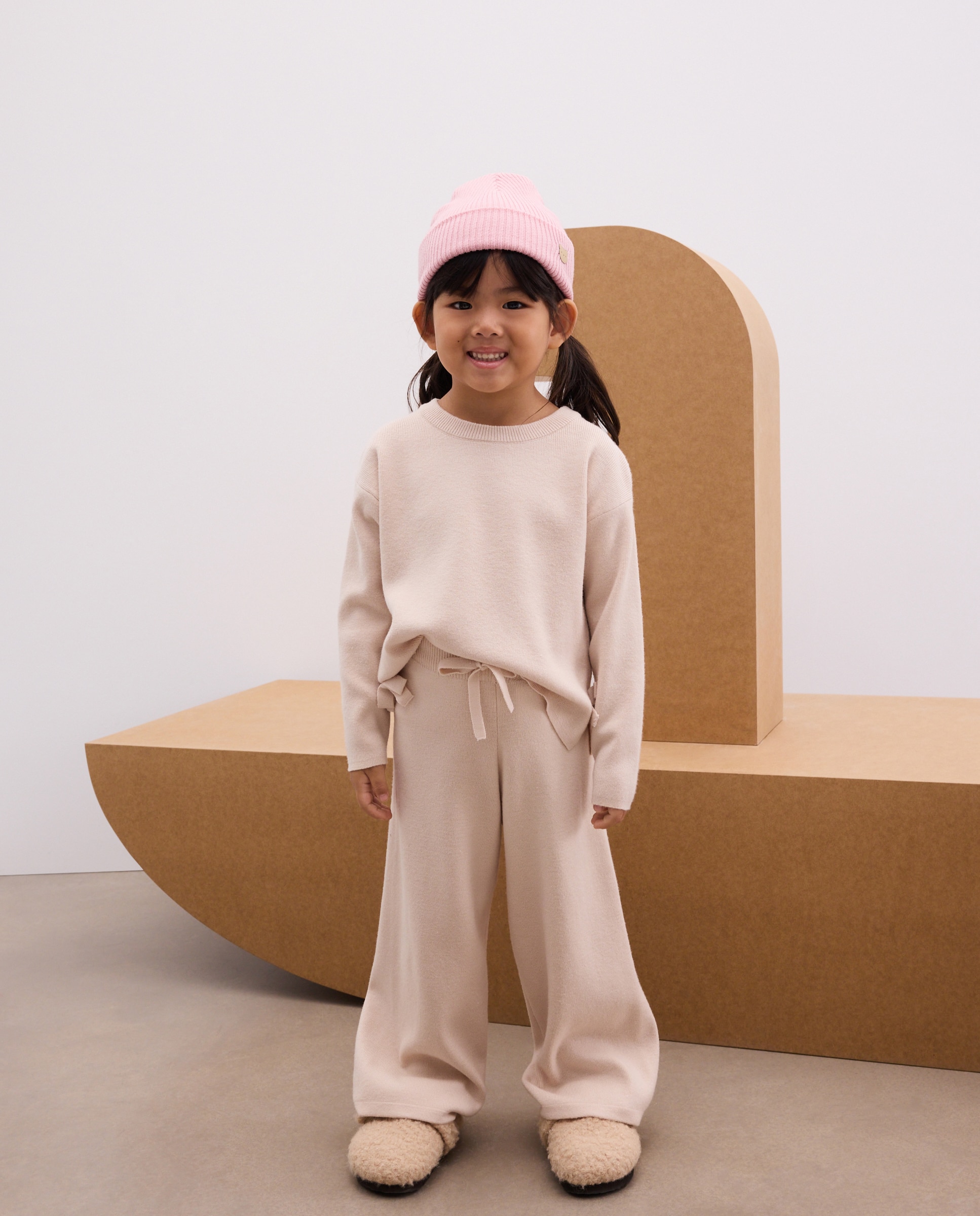 Imagen 1 de Pantalón resto tricot ancho a juego con jersey de flores bordado de niña - Kids El Corte Inglés - Beige Beige
