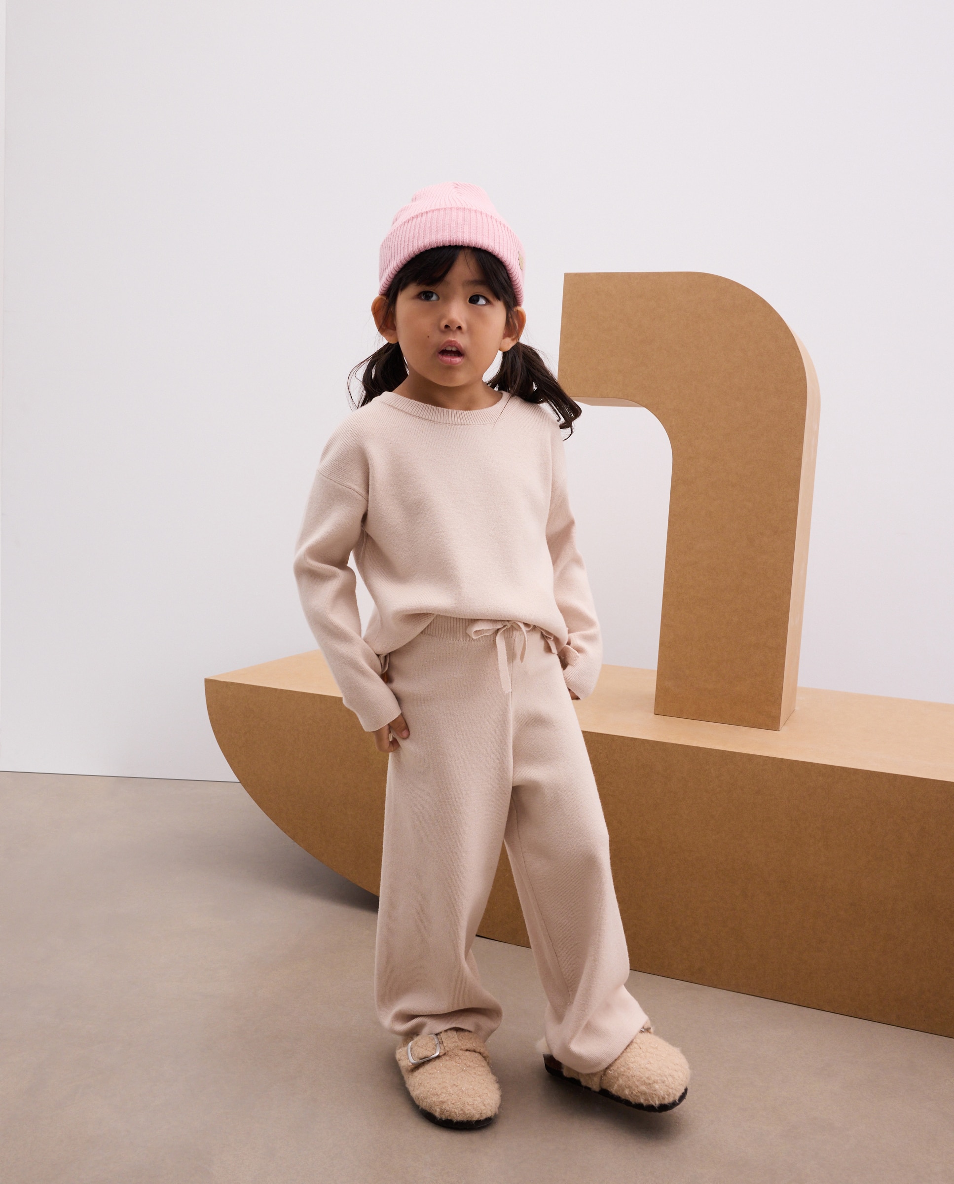Imagen 2 de Pantalón resto tricot ancho a juego con jersey de flores bordado de niña - Kids El Corte Inglés - Beige Beige