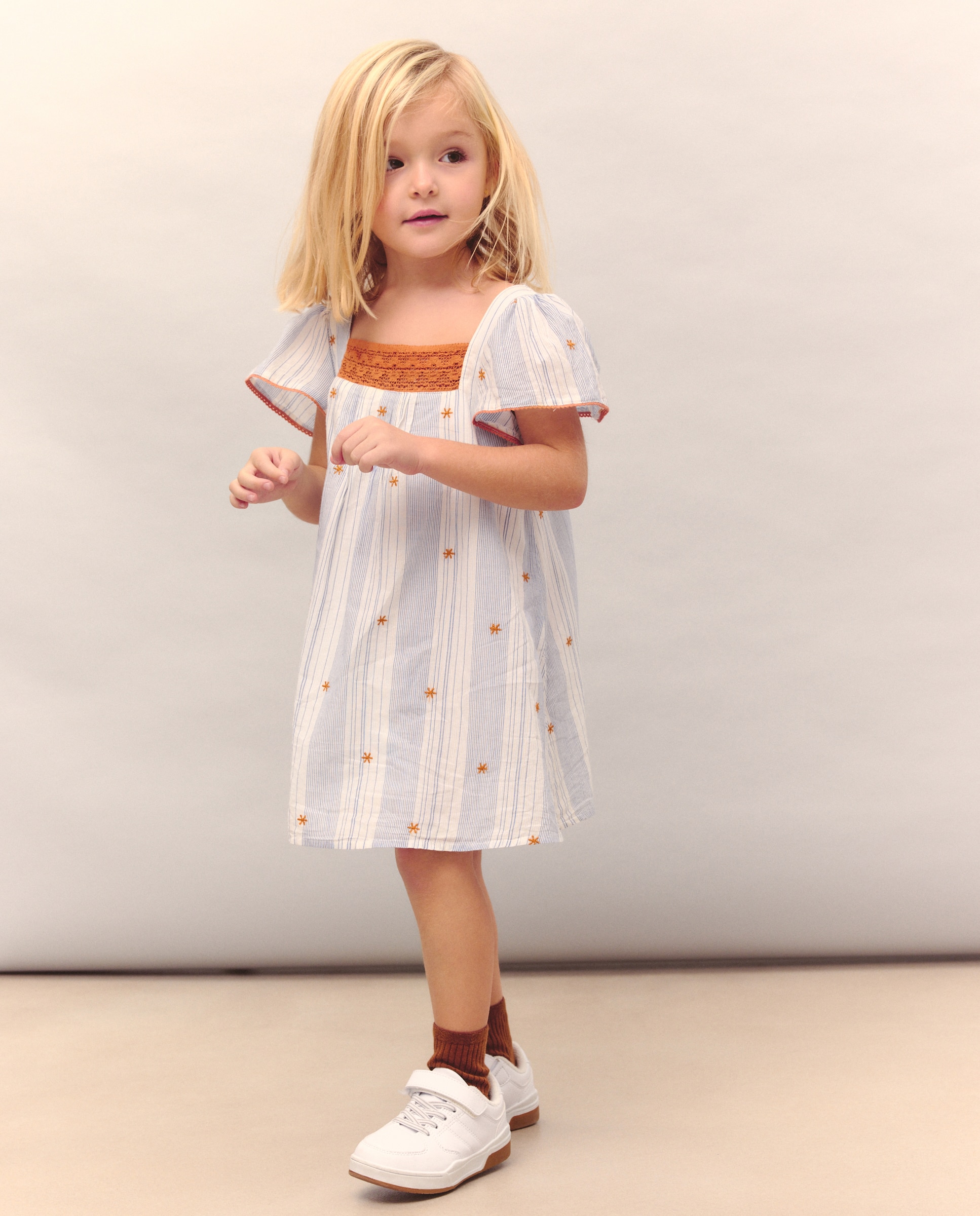 Vestido de Manga Curta às Riscas com Estampado Floral Bordado e Renda no Decote Kids El Corte Inglés Azul-2