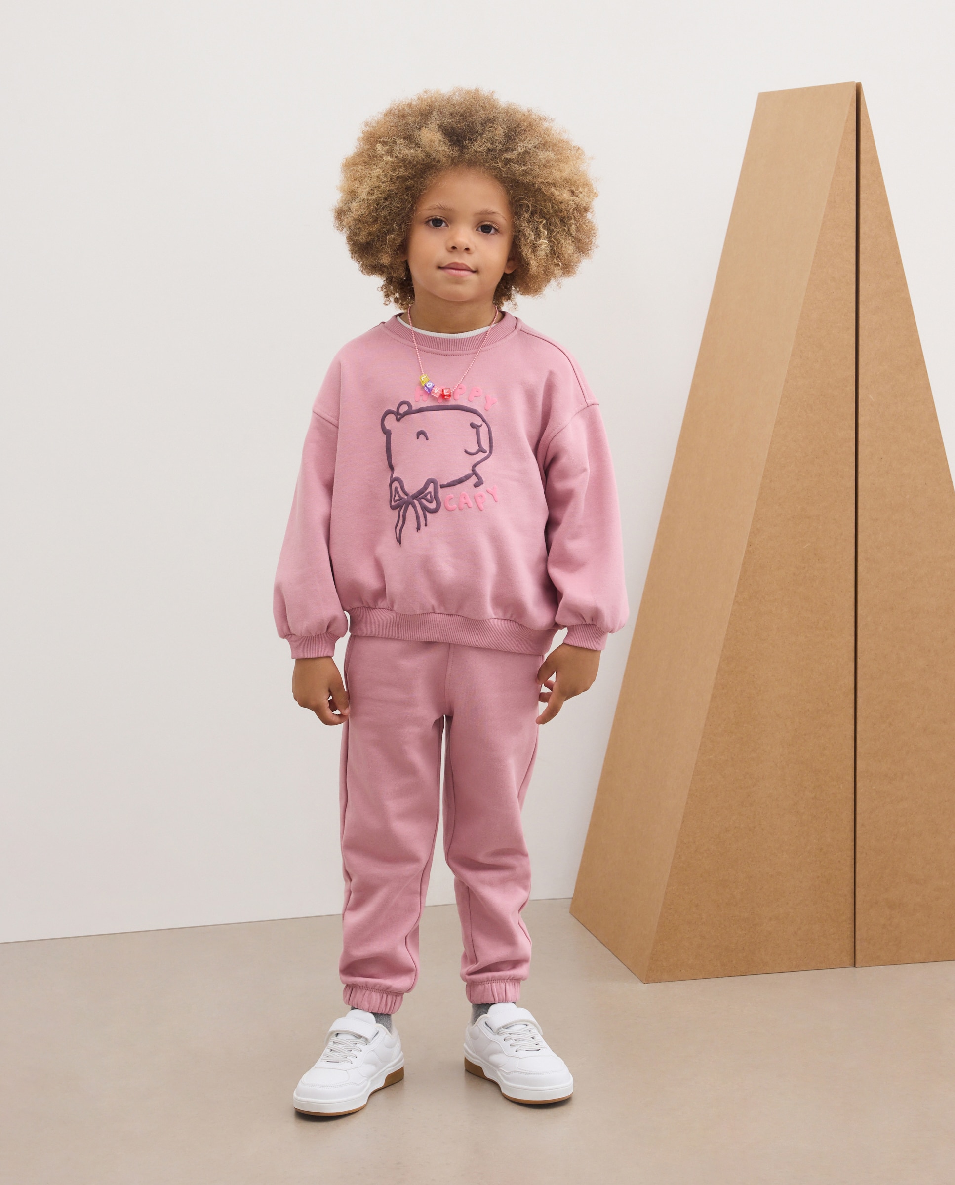 Sweatshirt de Criança em Felpa com Decote Redondo Básica com estampado posicional "Capibara" Rosa-2