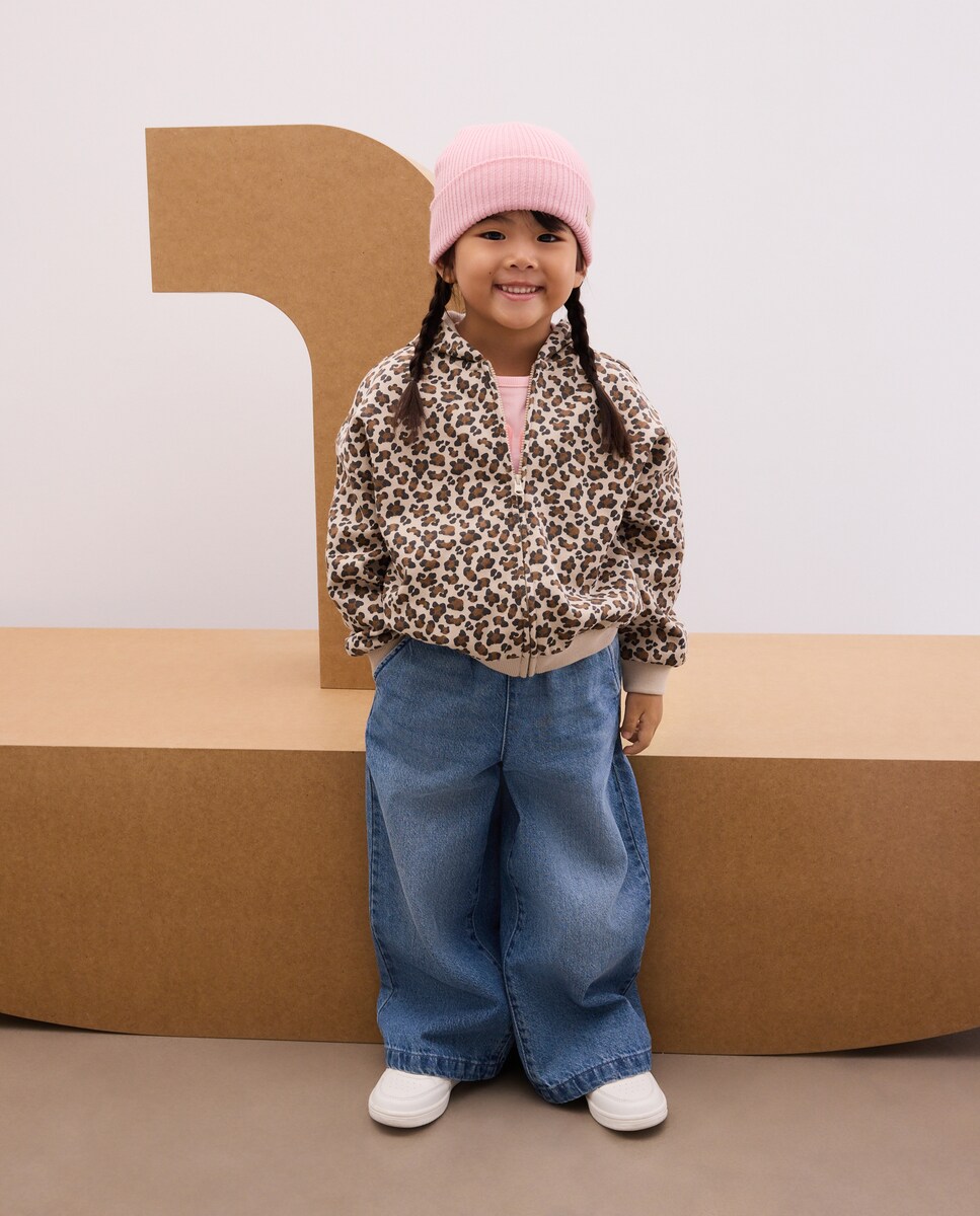 Imagen 1 de Sudadera abierta con capucha all over print print animal de niña Camel