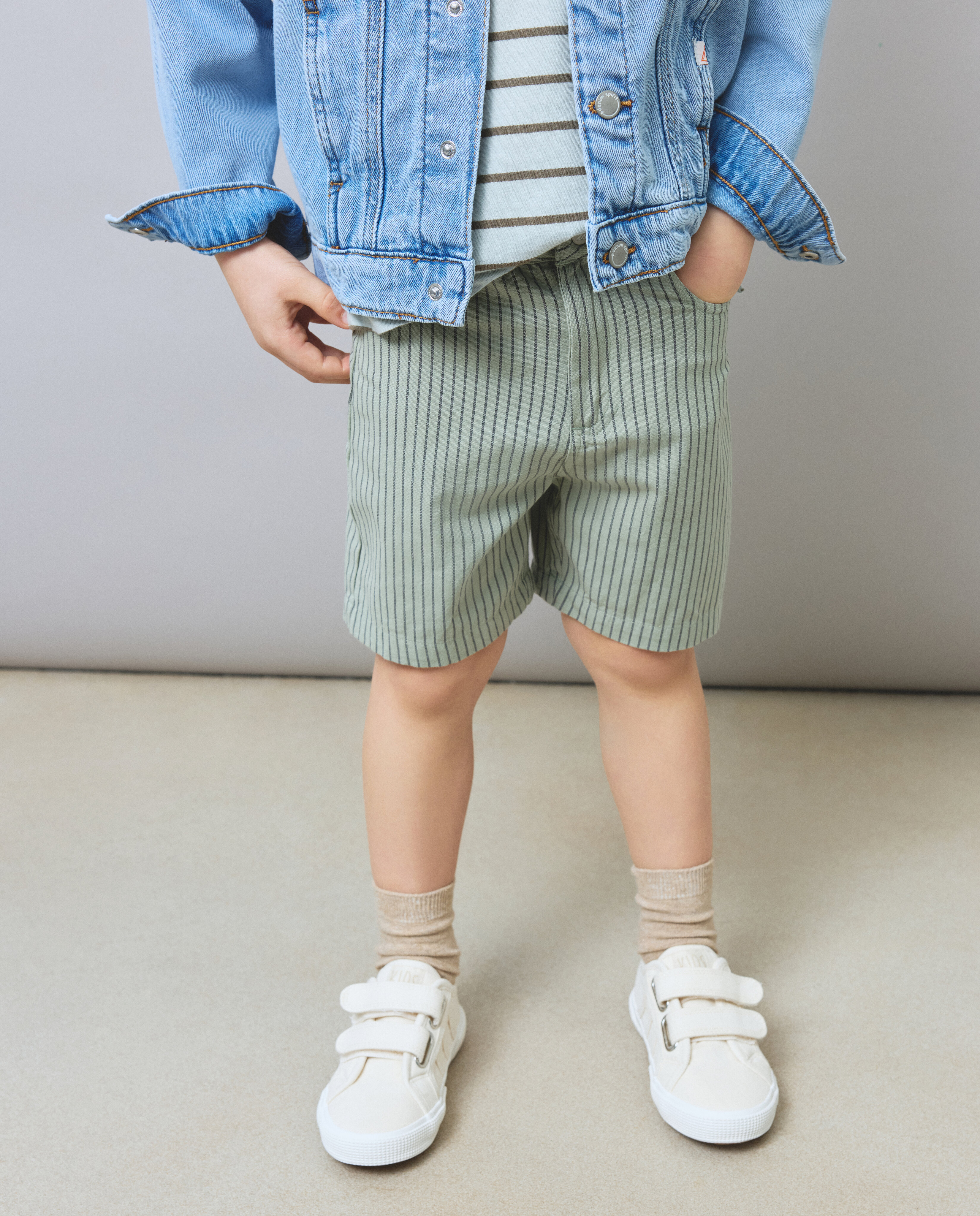 Bermudas de Sarja às Riscas Verde-2