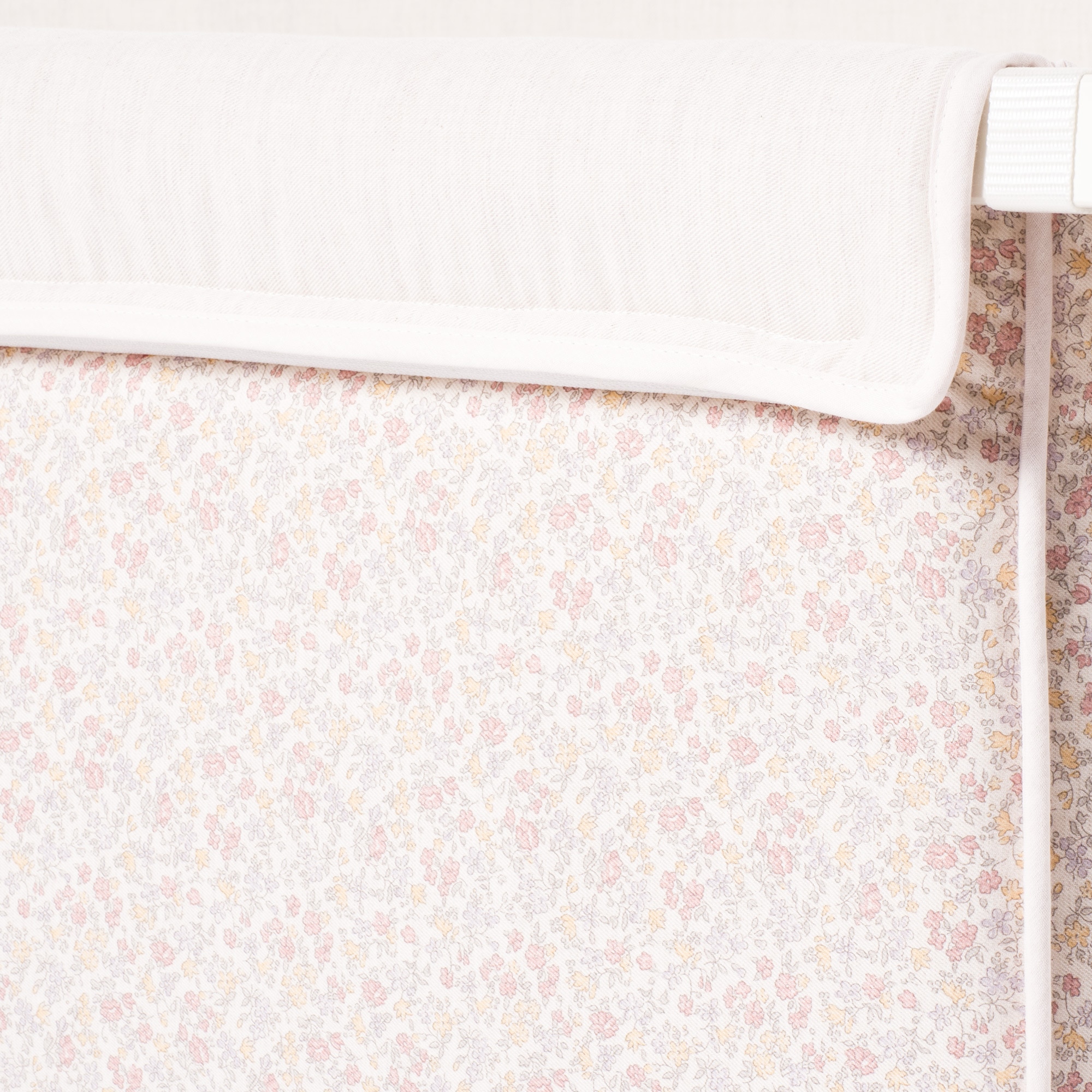 Mini berço (50 x 80 cm.) Liberty dobrável com estampado floral rosa Rosa-2
