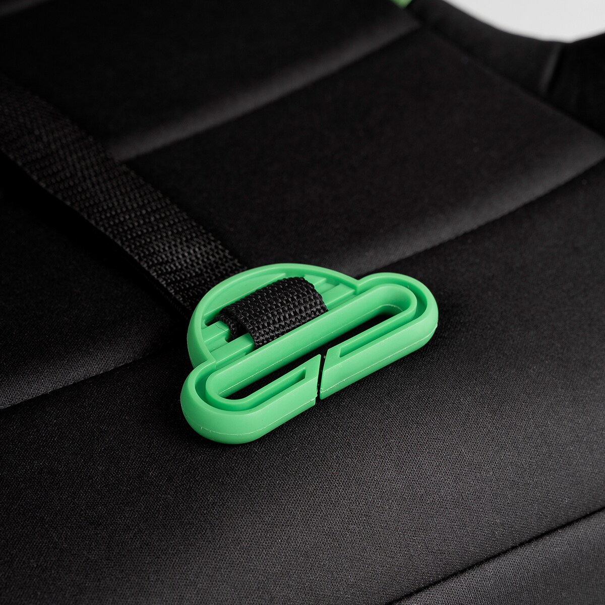 Alzador 835A  I-Size sin isofix (125-150cm) Negro-3