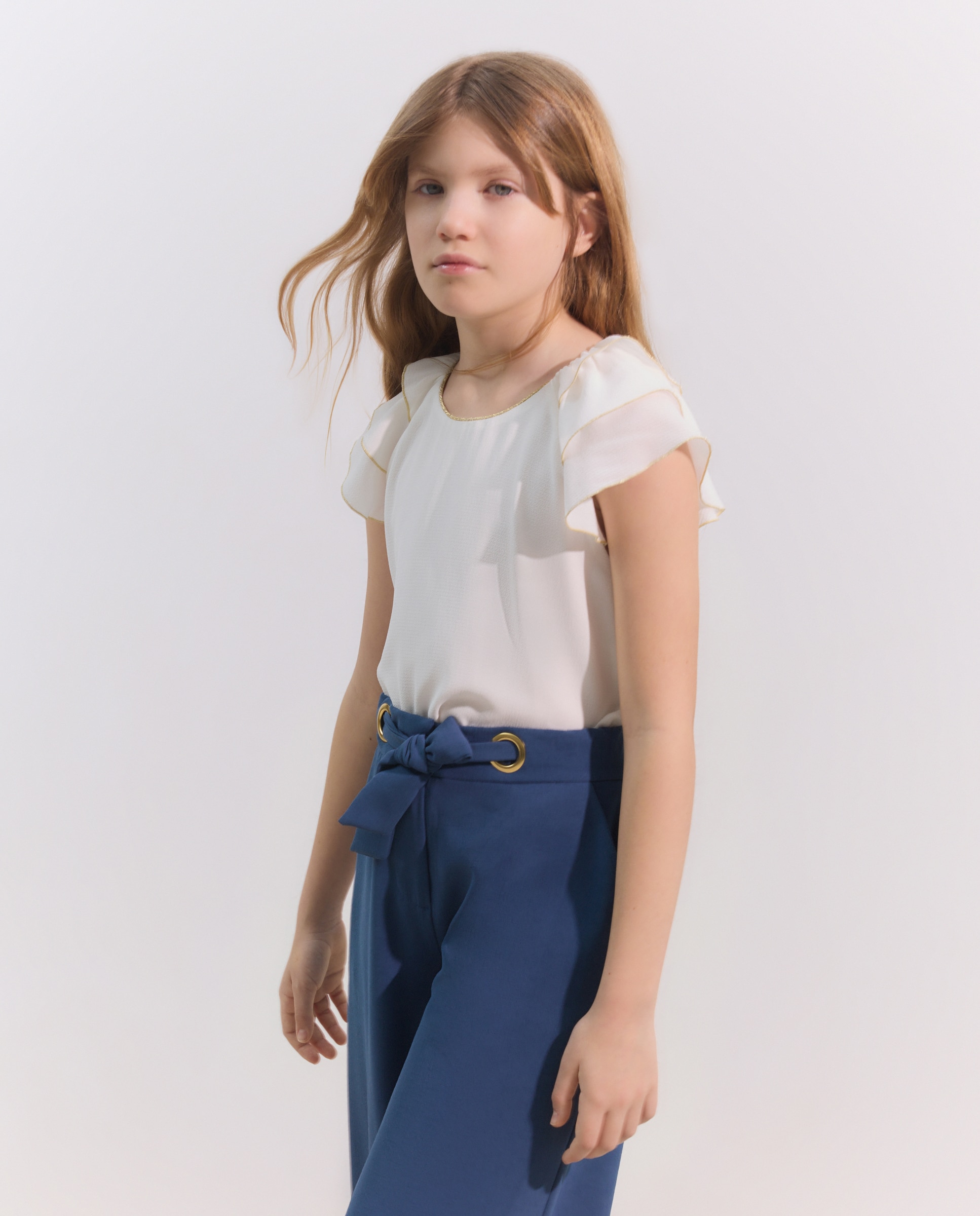 Imagem 0 de Blusa de Manga com Folhos e Fio Dourado