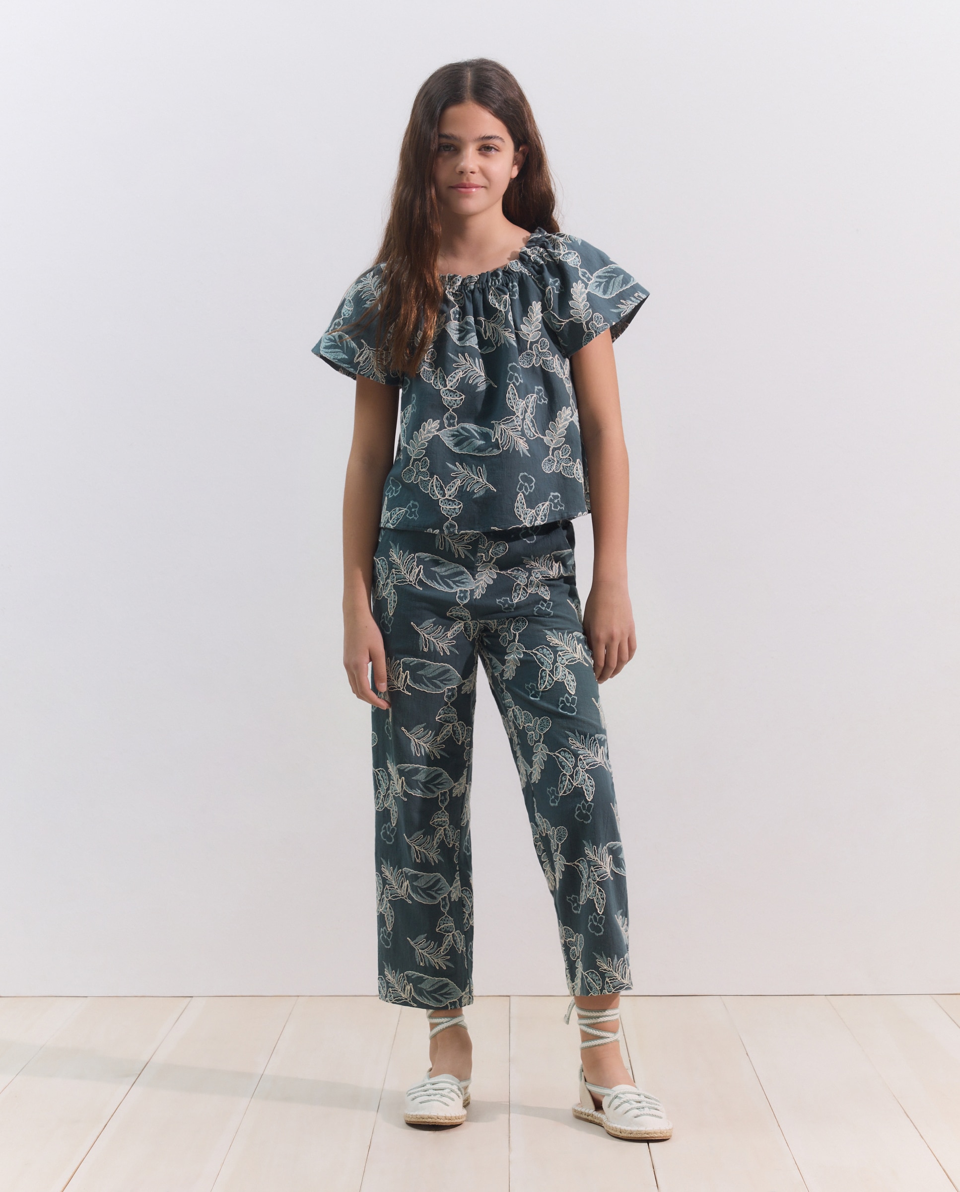 Blusa de Manga Curta com Ombro com Bordado de Fantasia Coconut El Corte Inglés 530 Verde Escuro-2