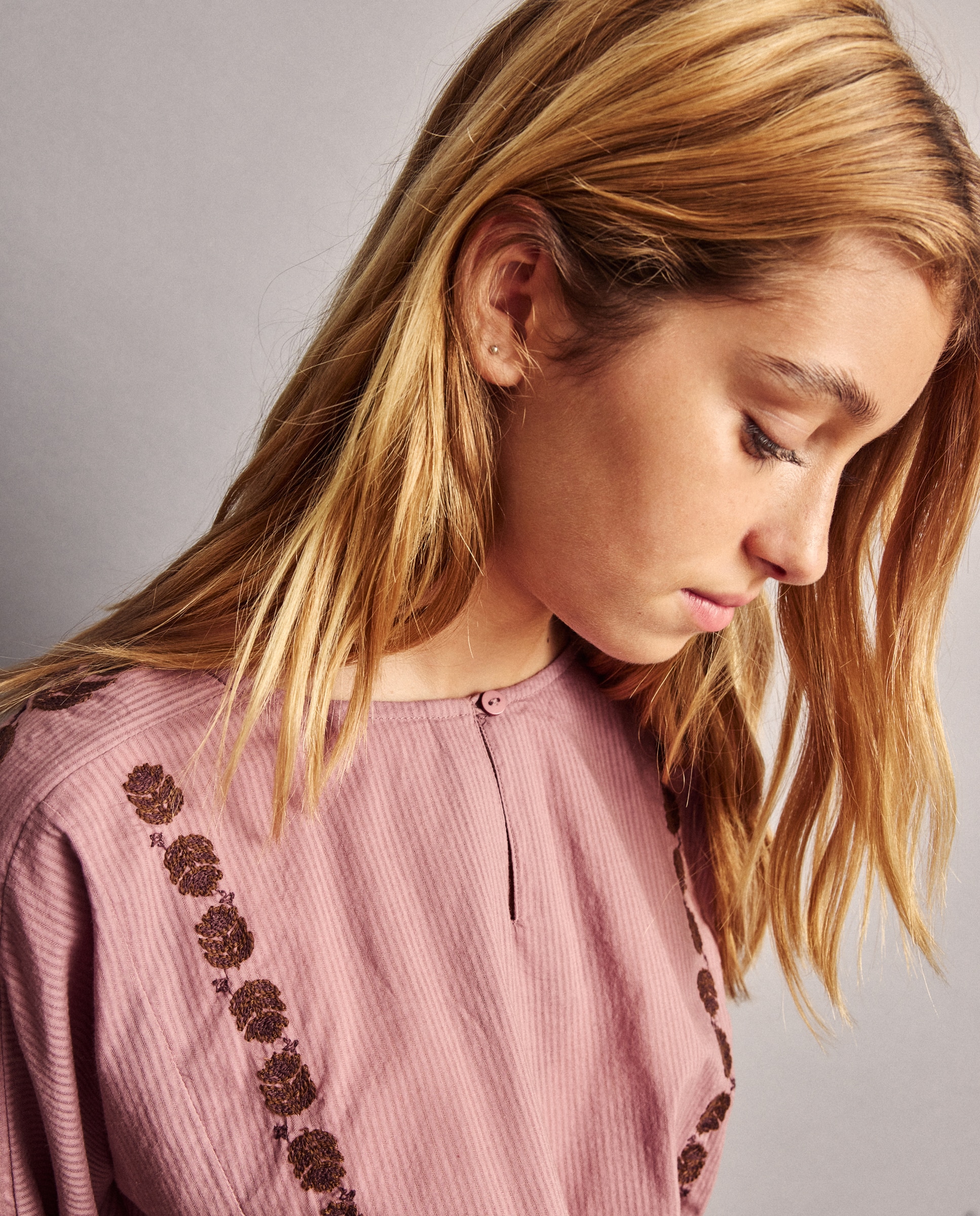Blusa de Manga Comprida Dobby com Bordados 291 Beringela-3