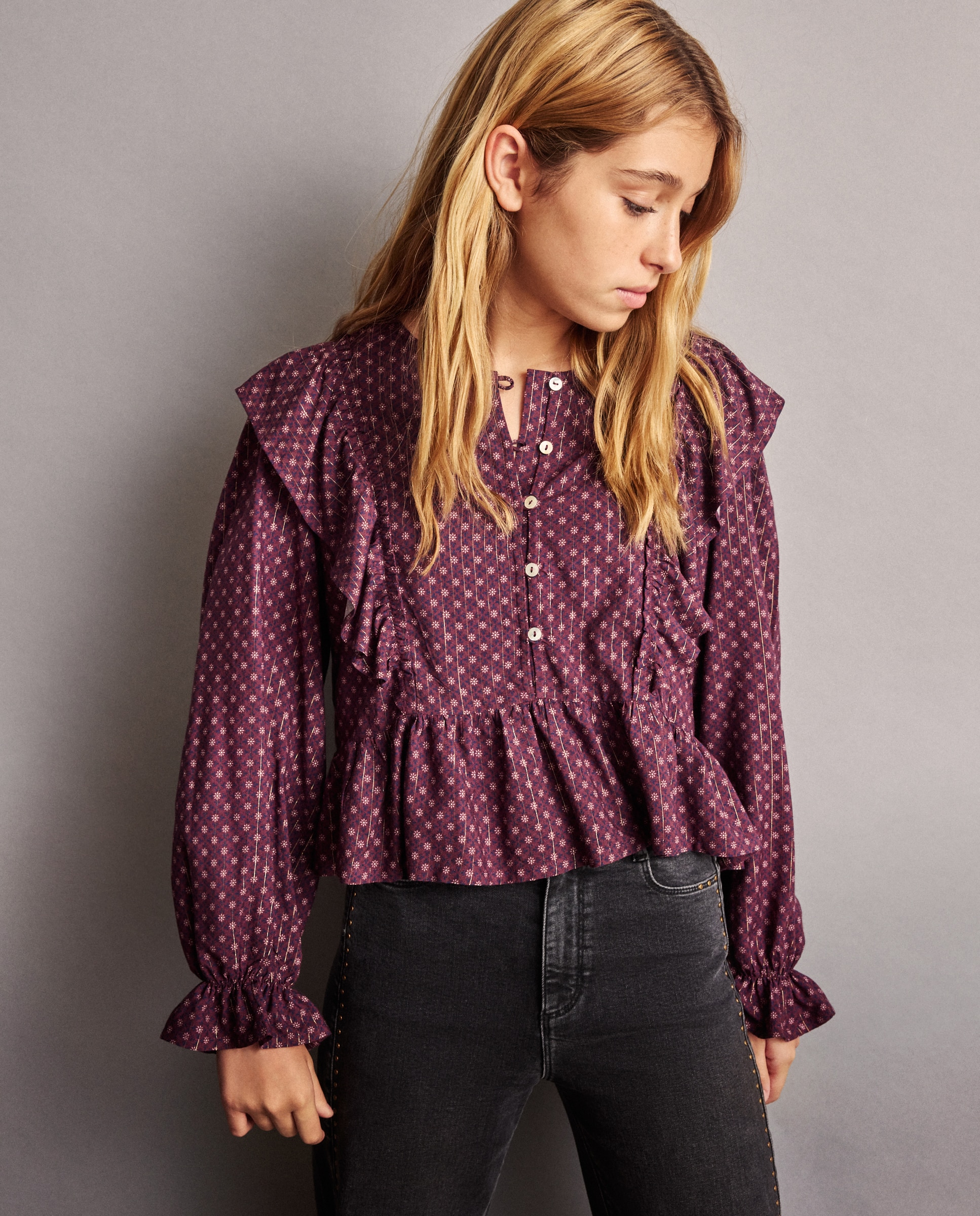 Imagem 0 de Blusa de Viscose com Manga Comprida, Estampado de Mini Girassol e Botões