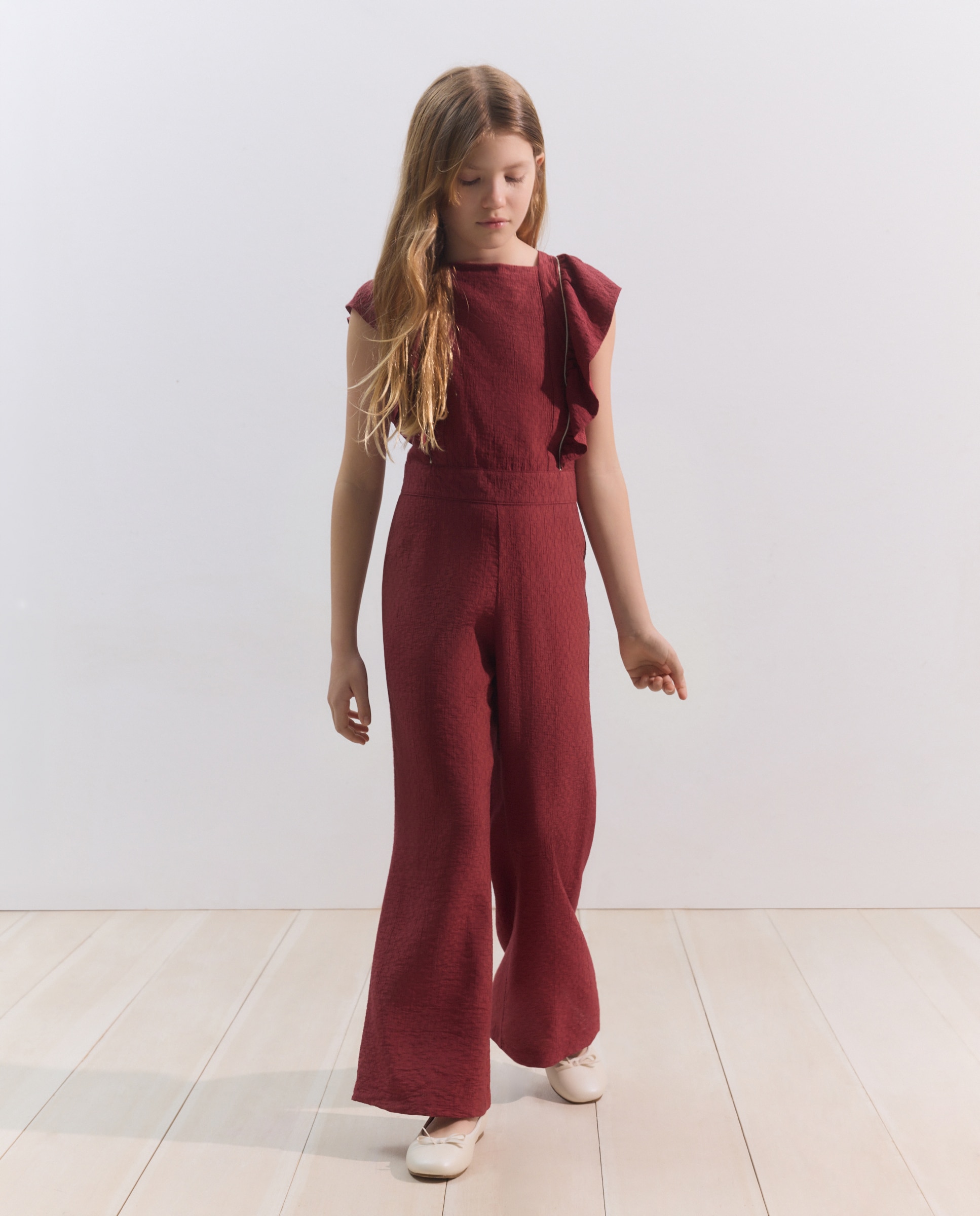 Imagem 0 de Macacão Fluído sem Mangas e com Folhos