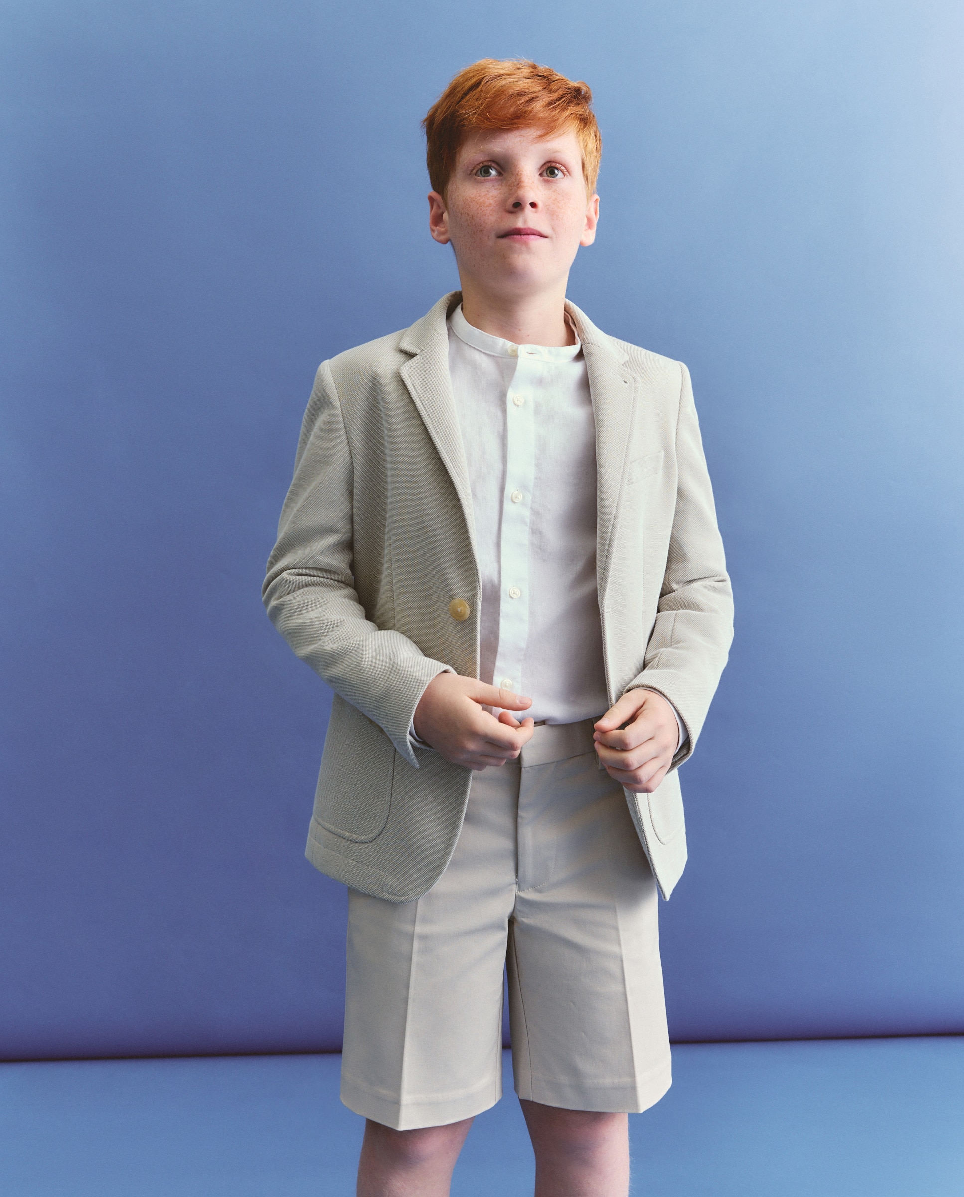 Imagem 0 de Camisa Clássica com Gola à Padre e Estrutura Lisa