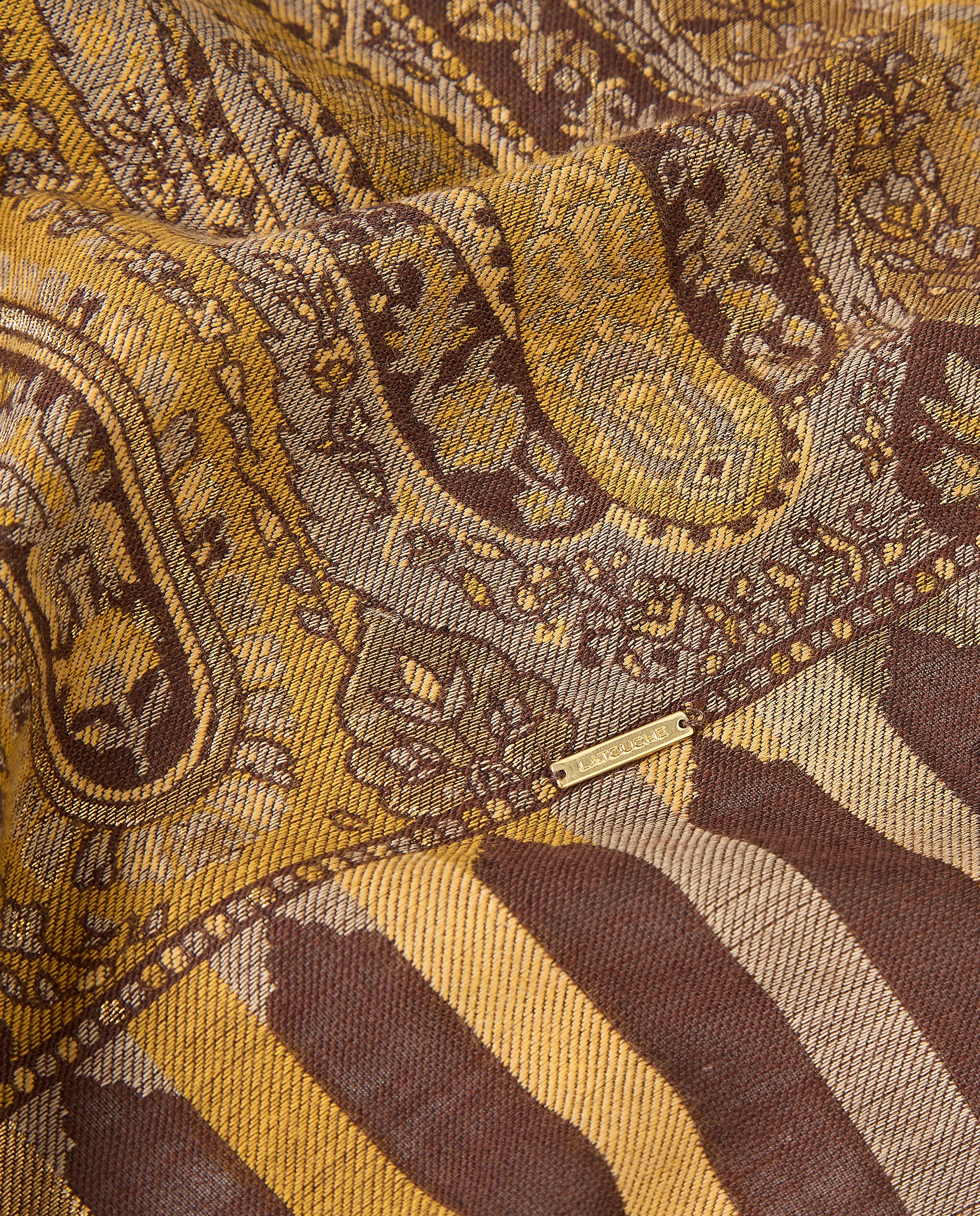 Écharpe com Jacquard de Fio Metalizado Bordado Castanho-3