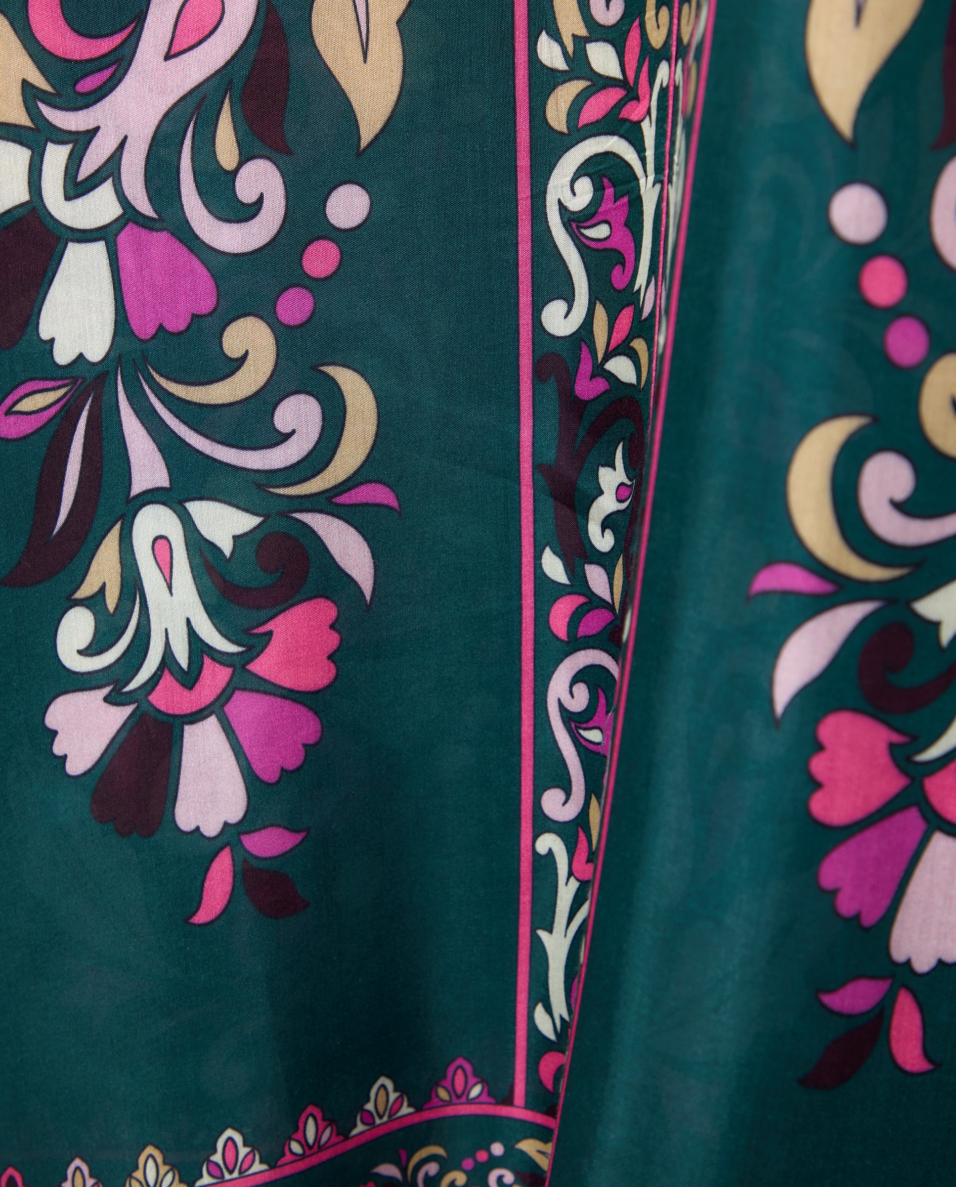 Kaftan com Gola de Pérolas Verde-3