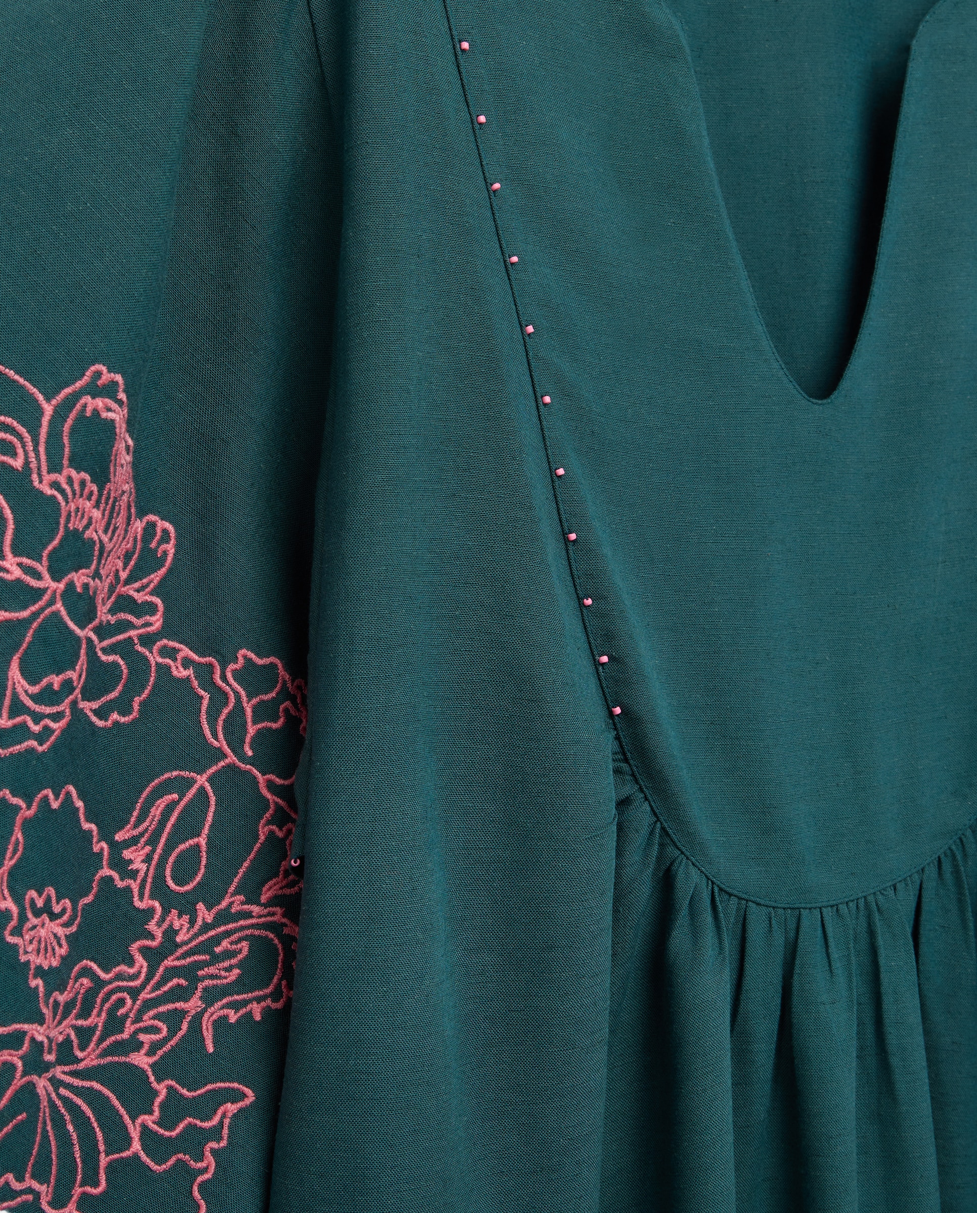Kaftan com Trabalho Bordado nas Mangas Verde-3