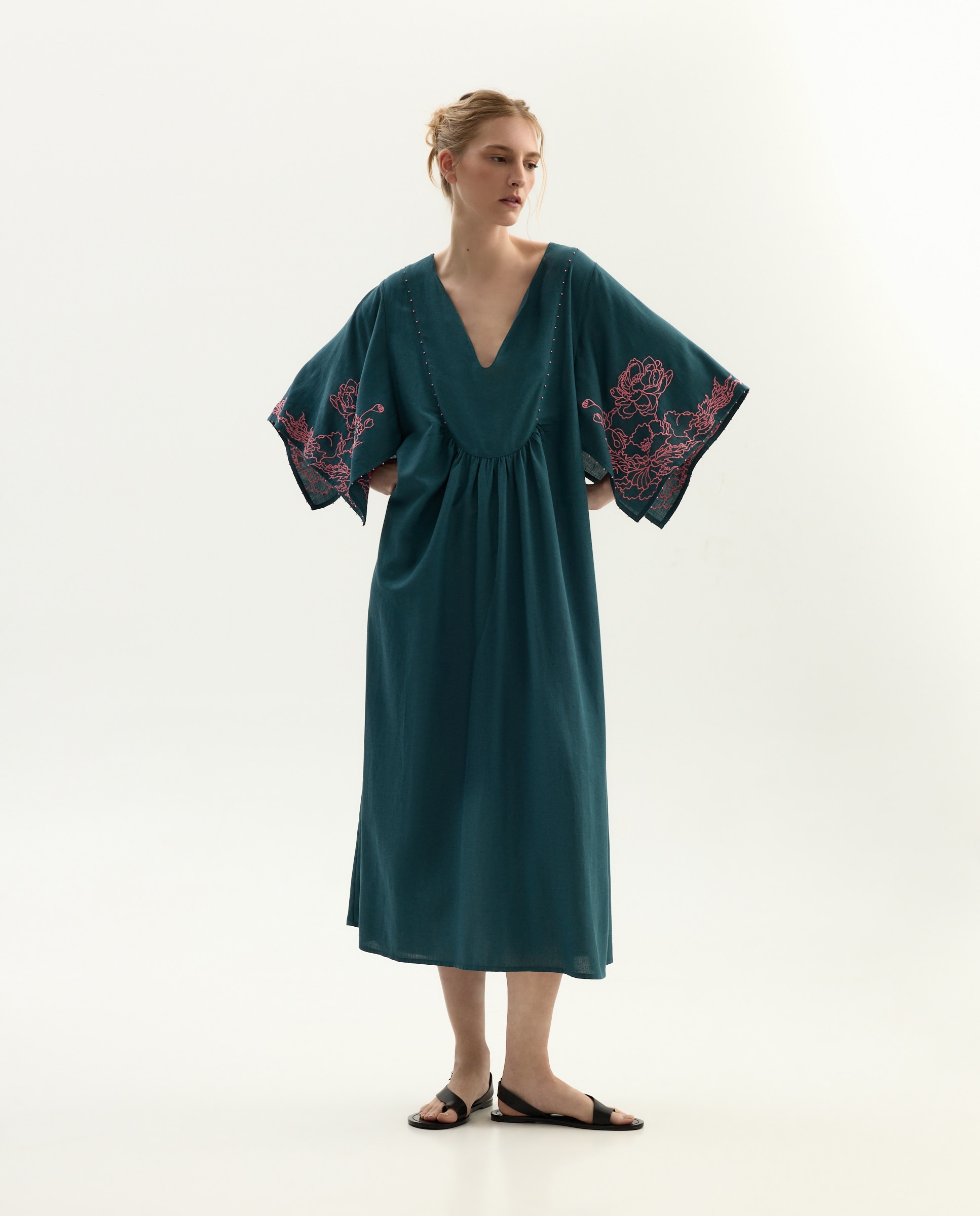 Kaftan com Trabalho Bordado nas Mangas Verde-4