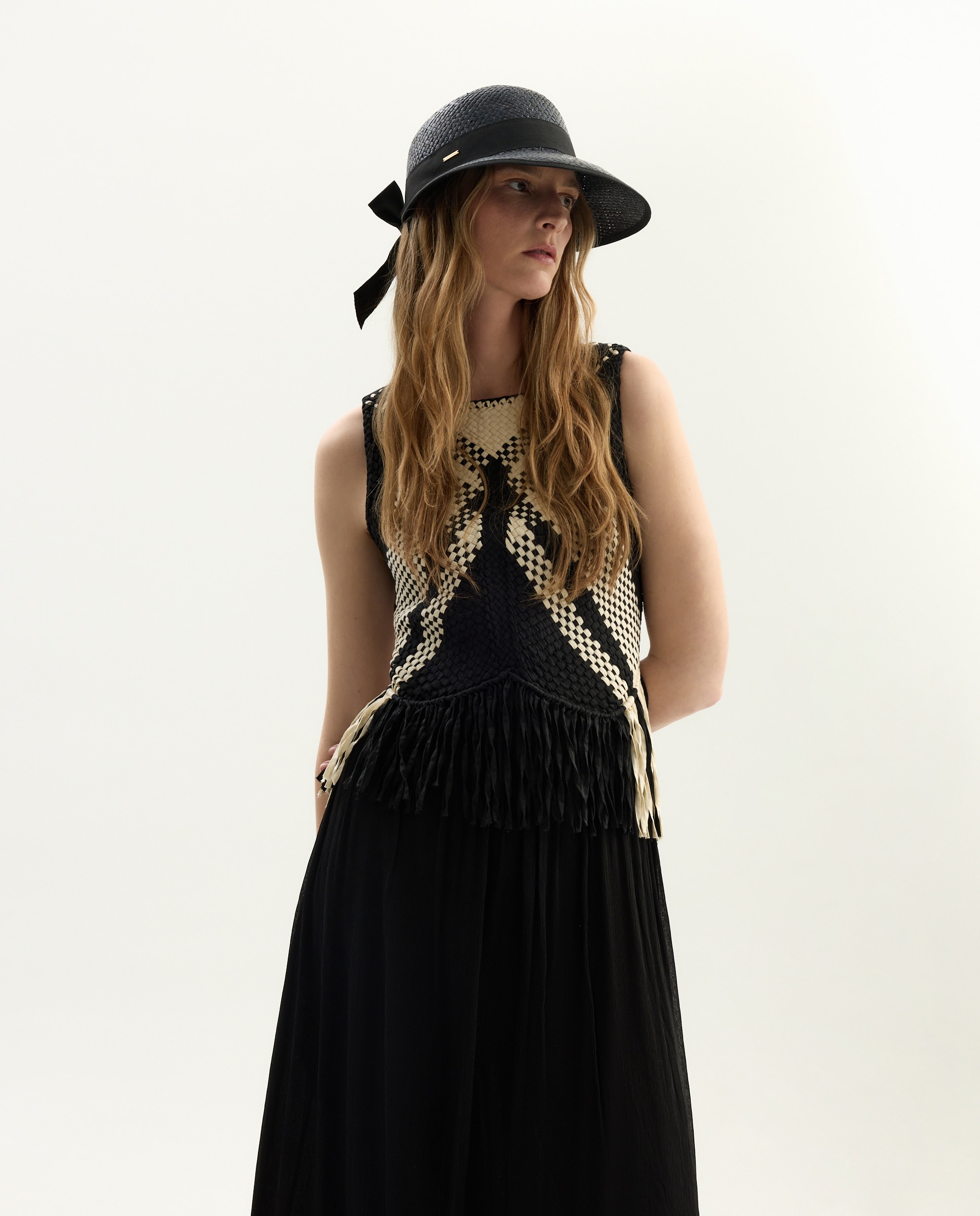 Pala de Ráfia com Brilhante e Nó de Grosgrain Preto-3