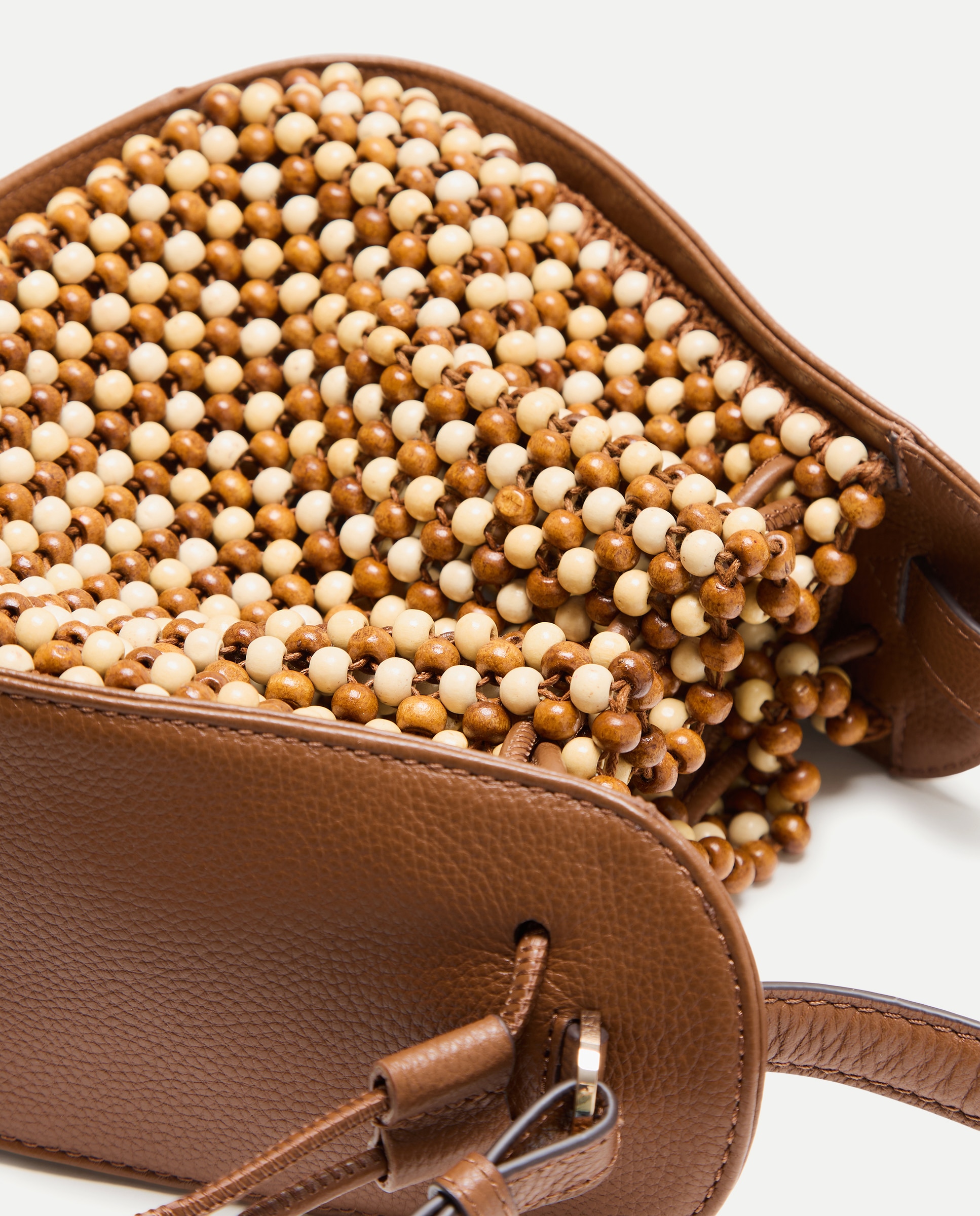 Mala a Tiracolo com Bolinhas de Madeira e Pele 730 Camel-4