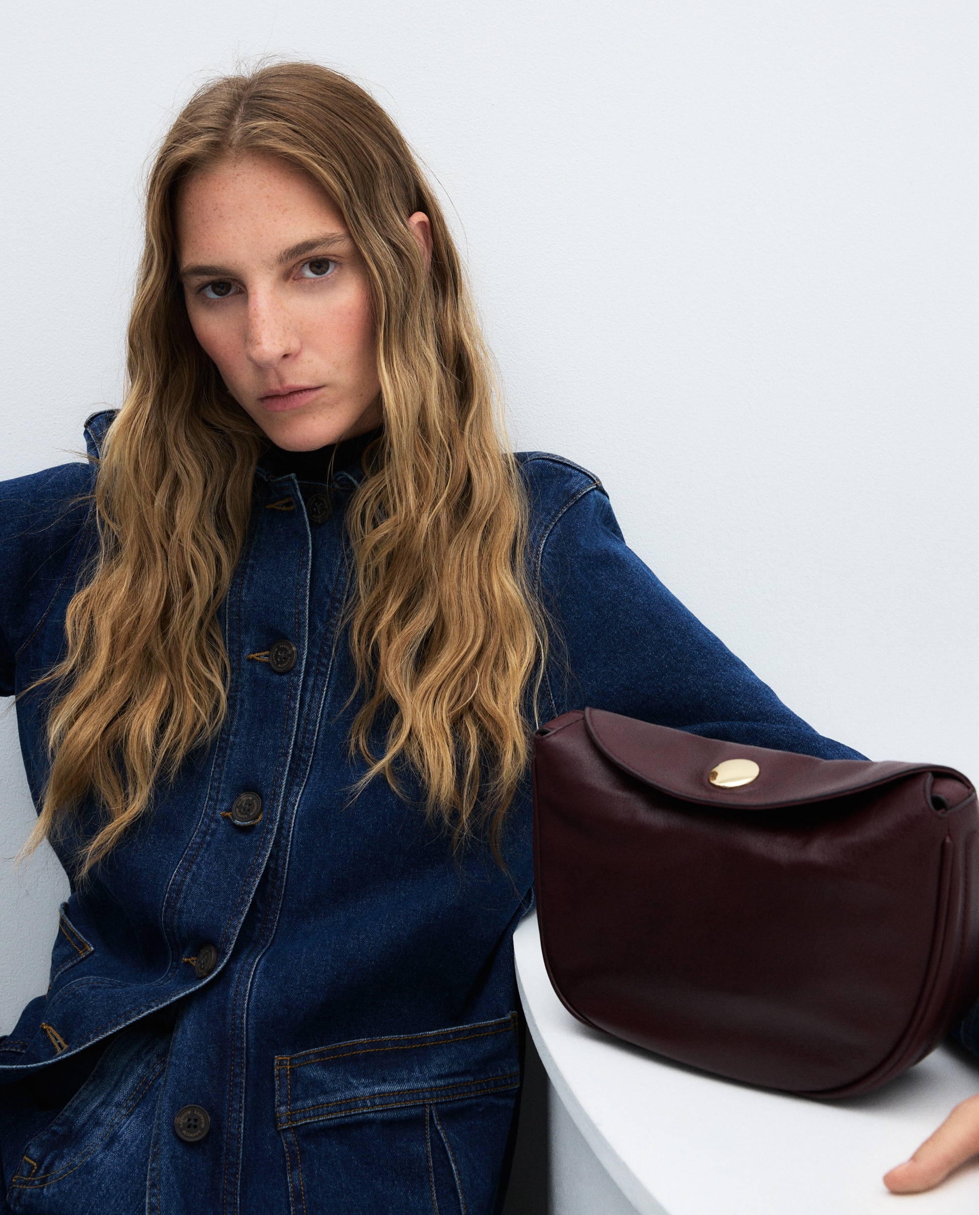 Mala Crossbody em Napa Lisa com Fecho Metálico Bordeaux-5