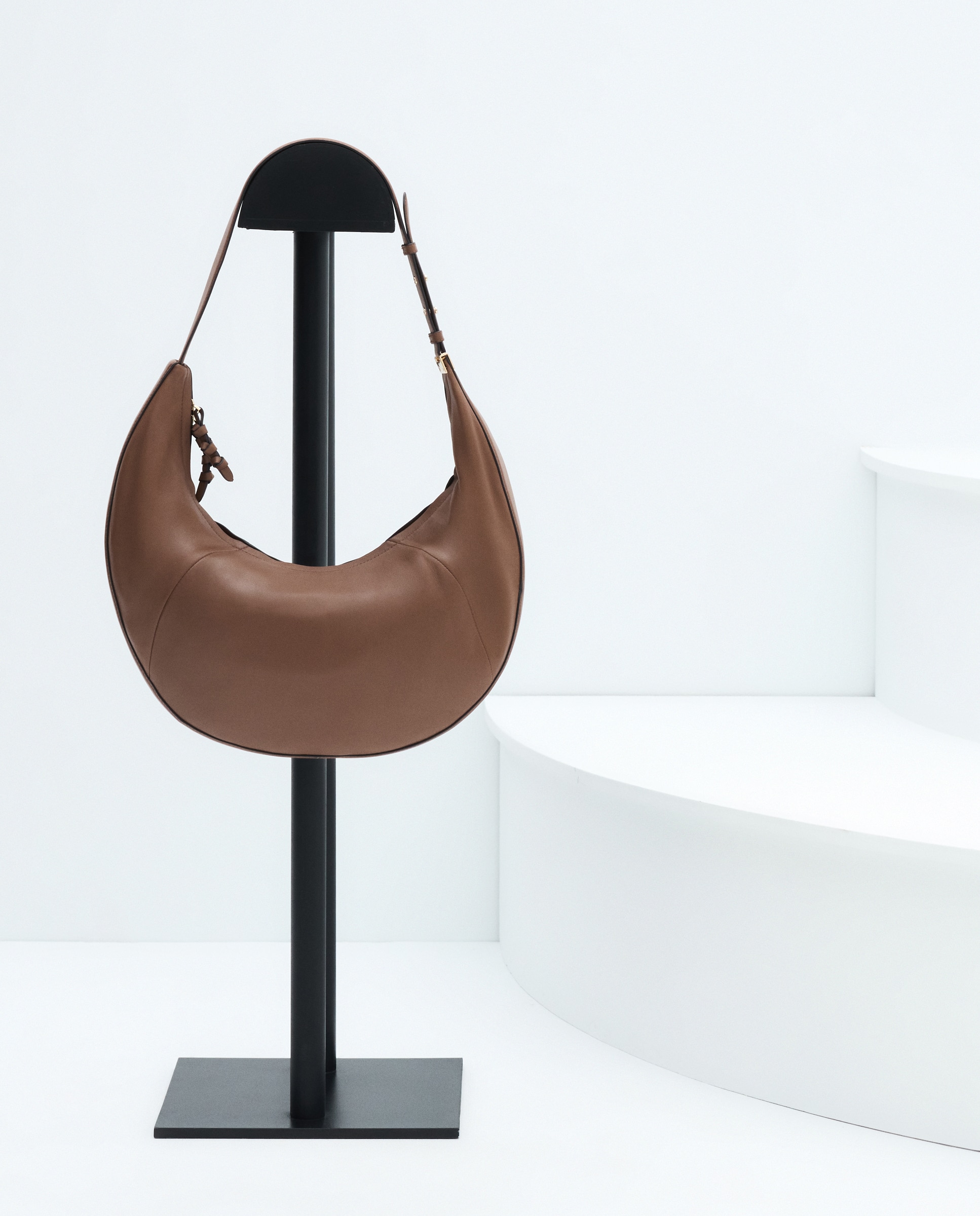 Imagen 5 de Bolso shopper de napa media luna - Latouche - 730 Camel 730 Camel