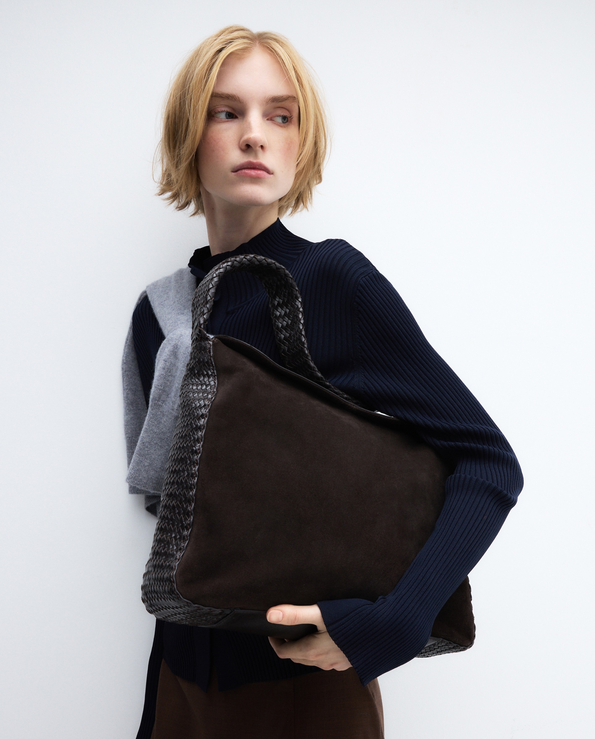 Imagen 5 de Bolso shopper de ante con asa de piel trenzada - Latouche - Chocolate Chocolate