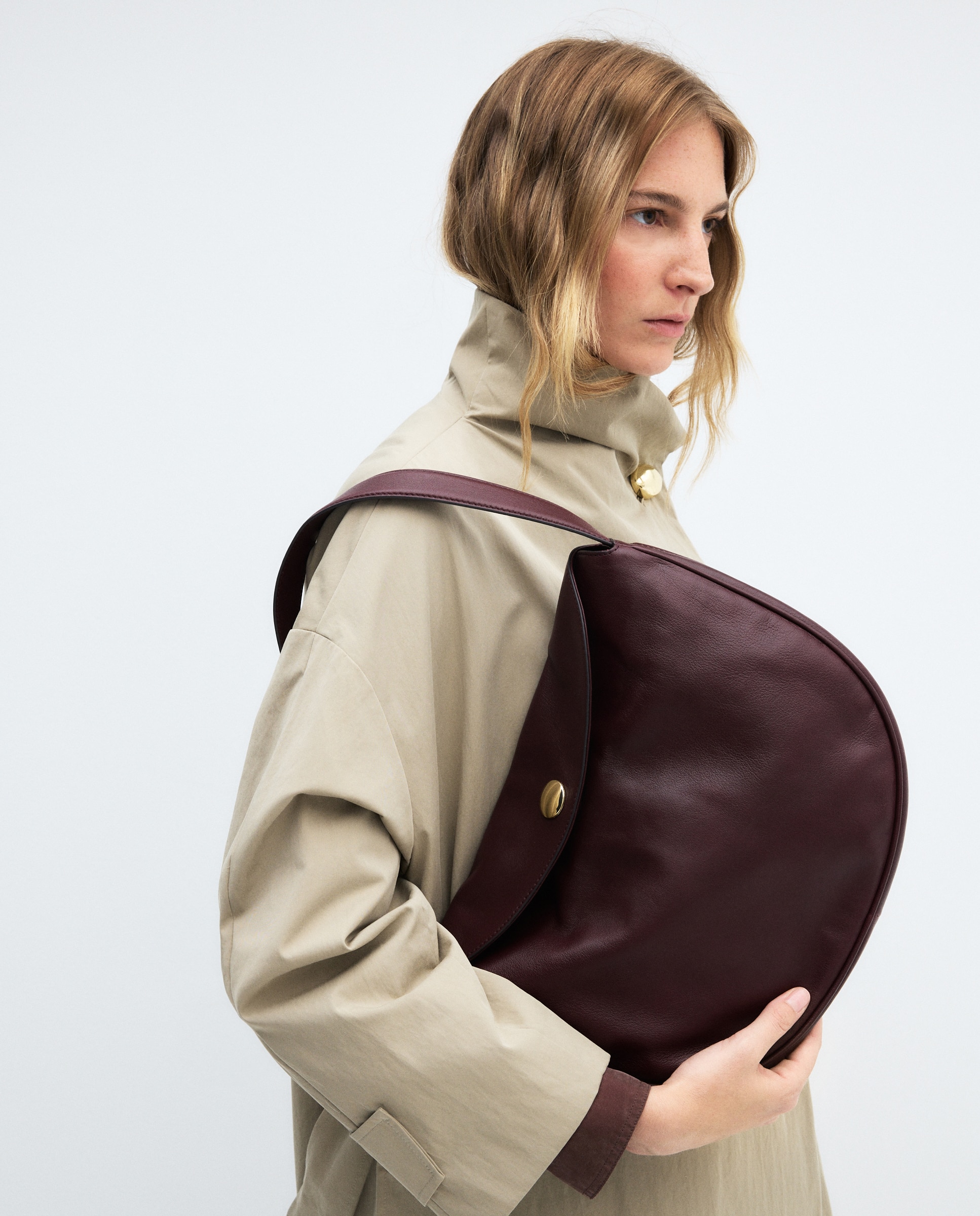 Mala Hobo em Napa Lisa com Fecho Metálico Bordeaux-5