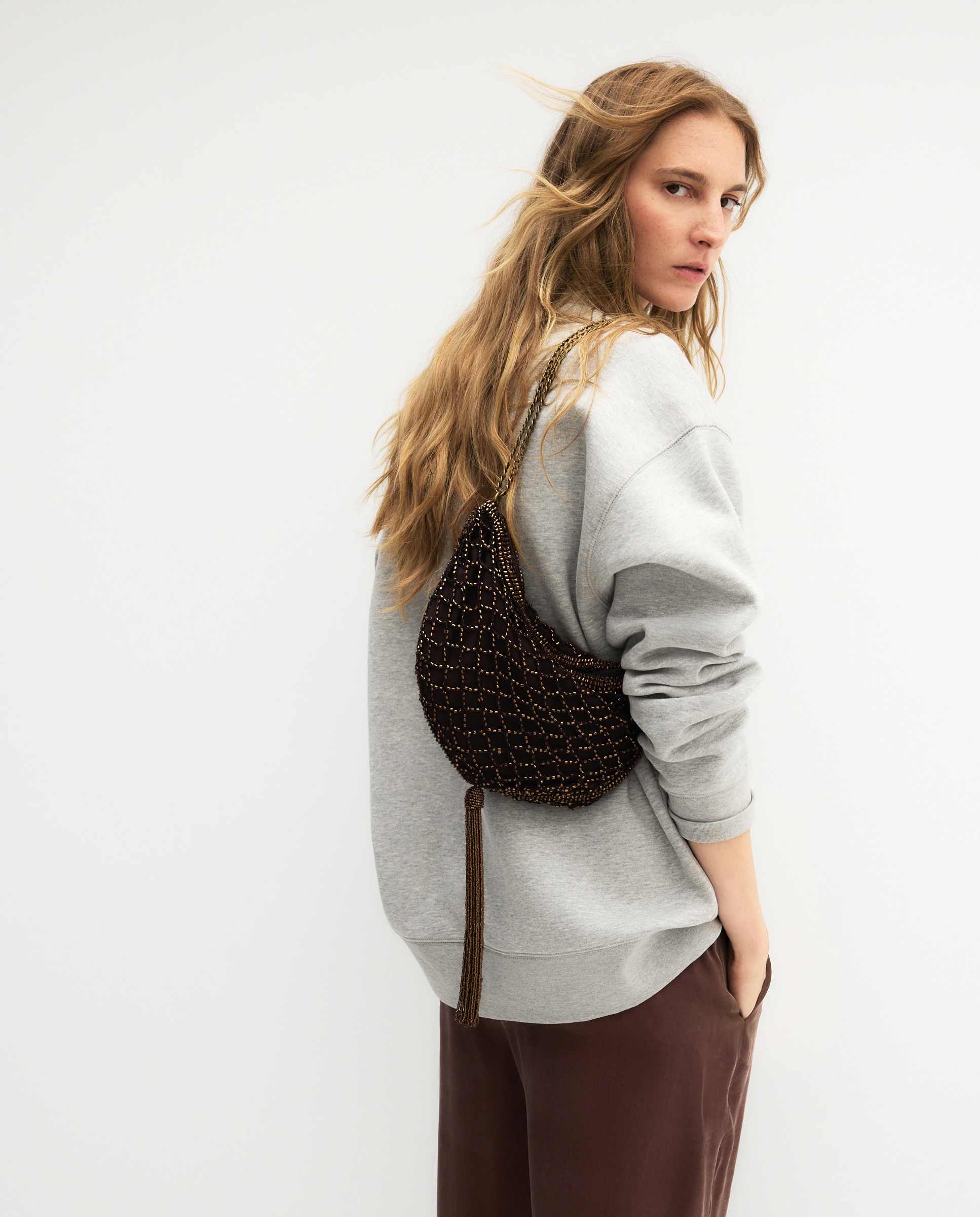 Mala Hobo com Pompom Chocolate-7