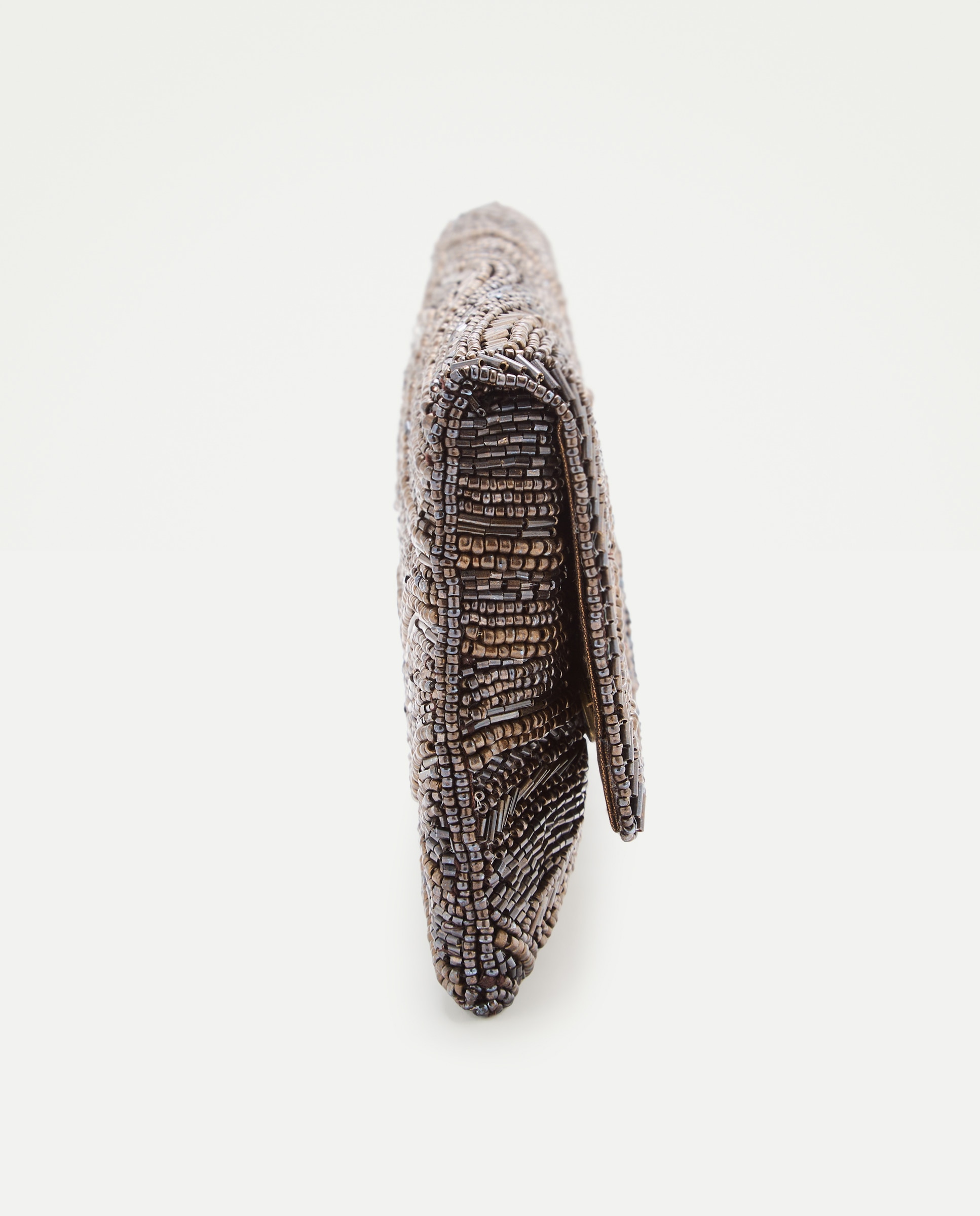 Mala Clutch com Missangas em Ondas Chocolate-2