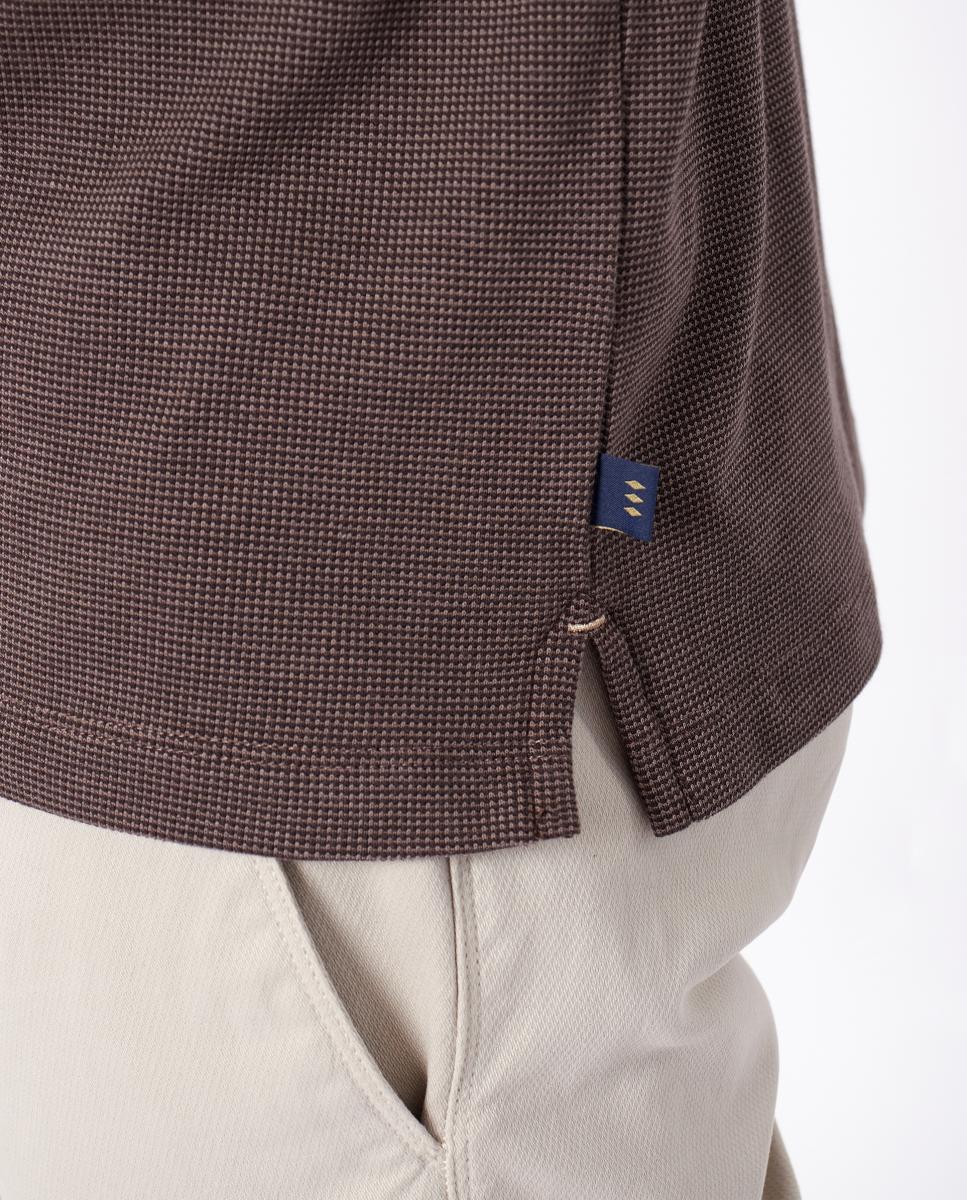 Polo com Jacquard Bicolor Castanho-5